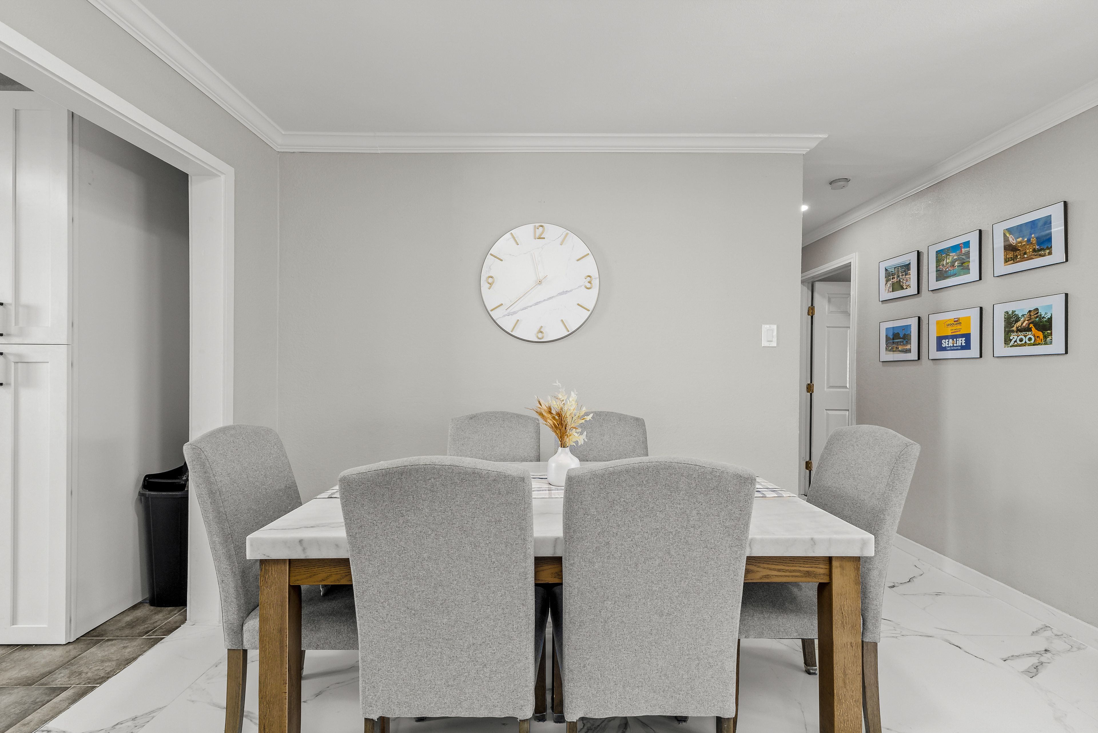 Dining Area | Dishware/Flatware Provided