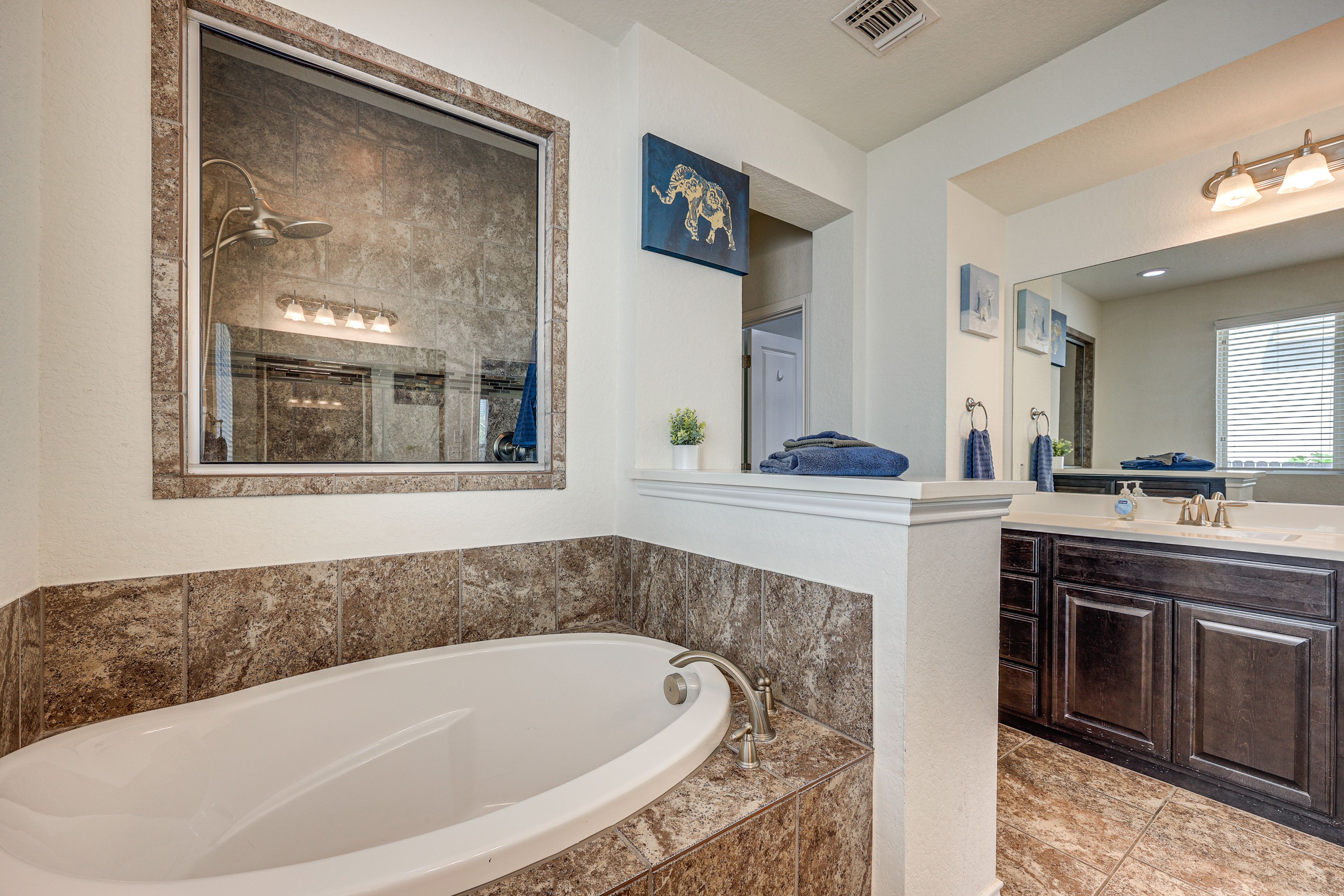 En-Suite Bathroom | 2nd Floor