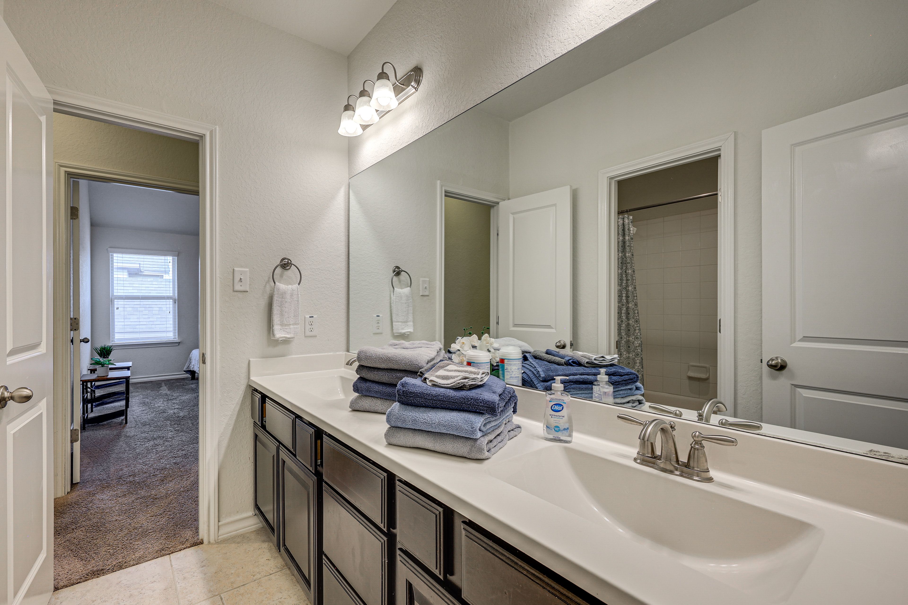 Bathroom | 2nd Floor