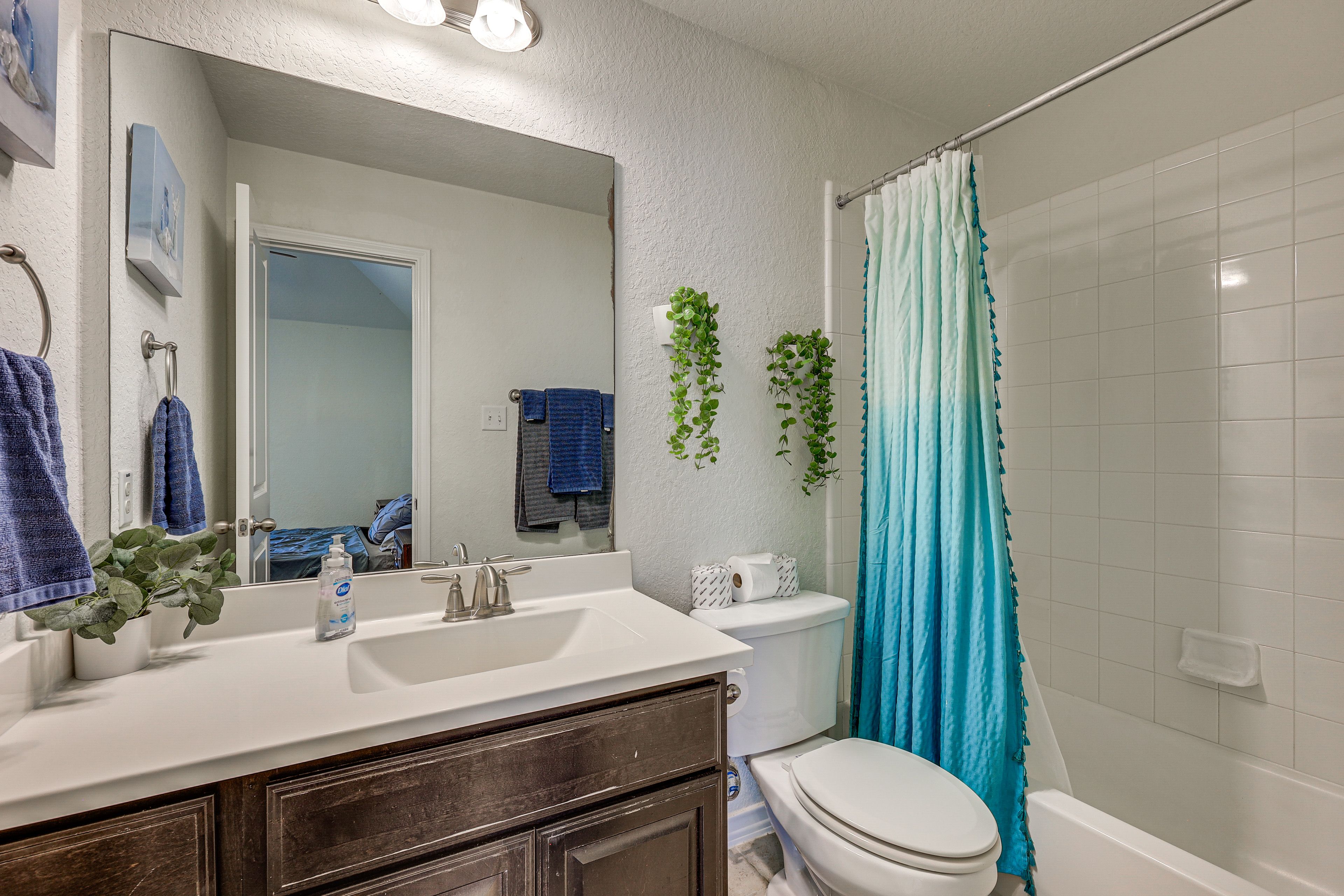 Bathroom | 2nd Floor