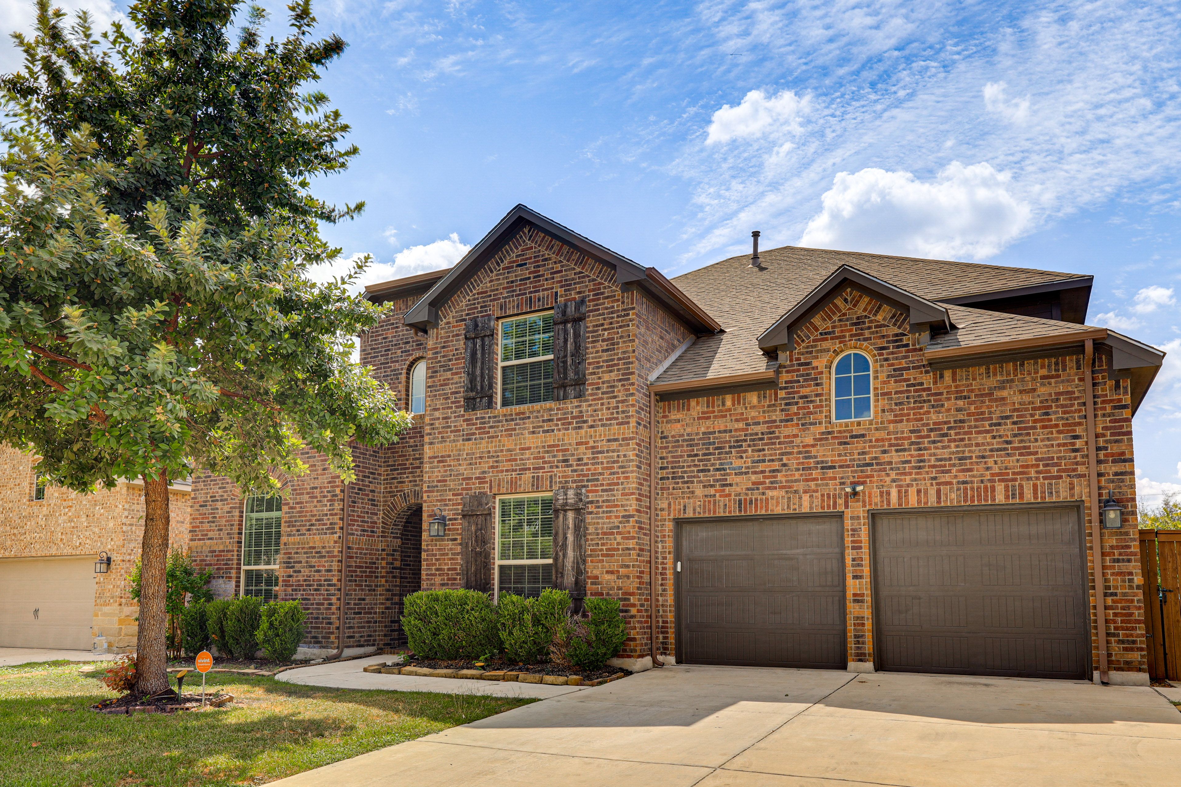 Exterior | Driveway Parking (4 Vehicles) | No Garage Parking