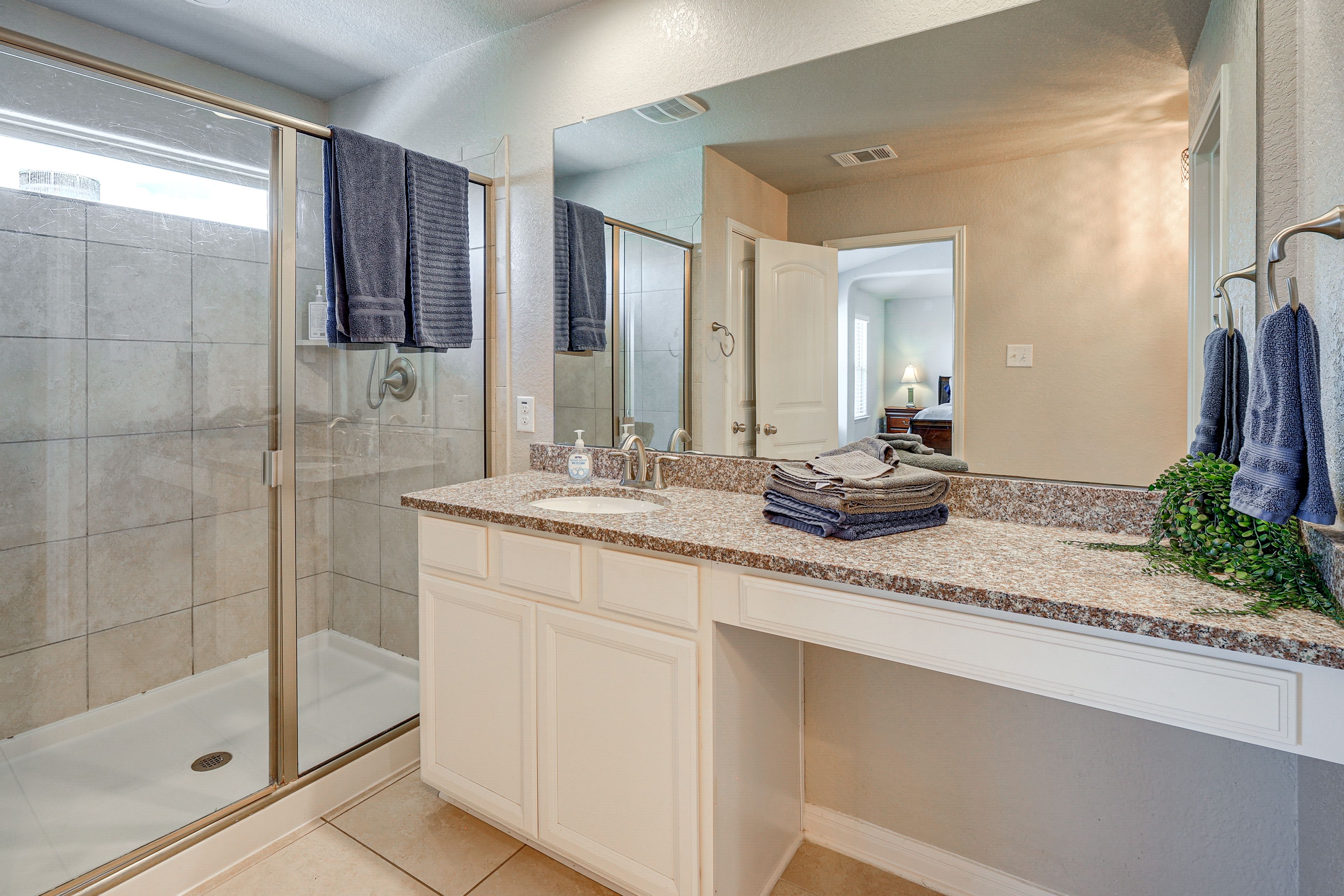 En-Suite Bathroom | 2nd Floor