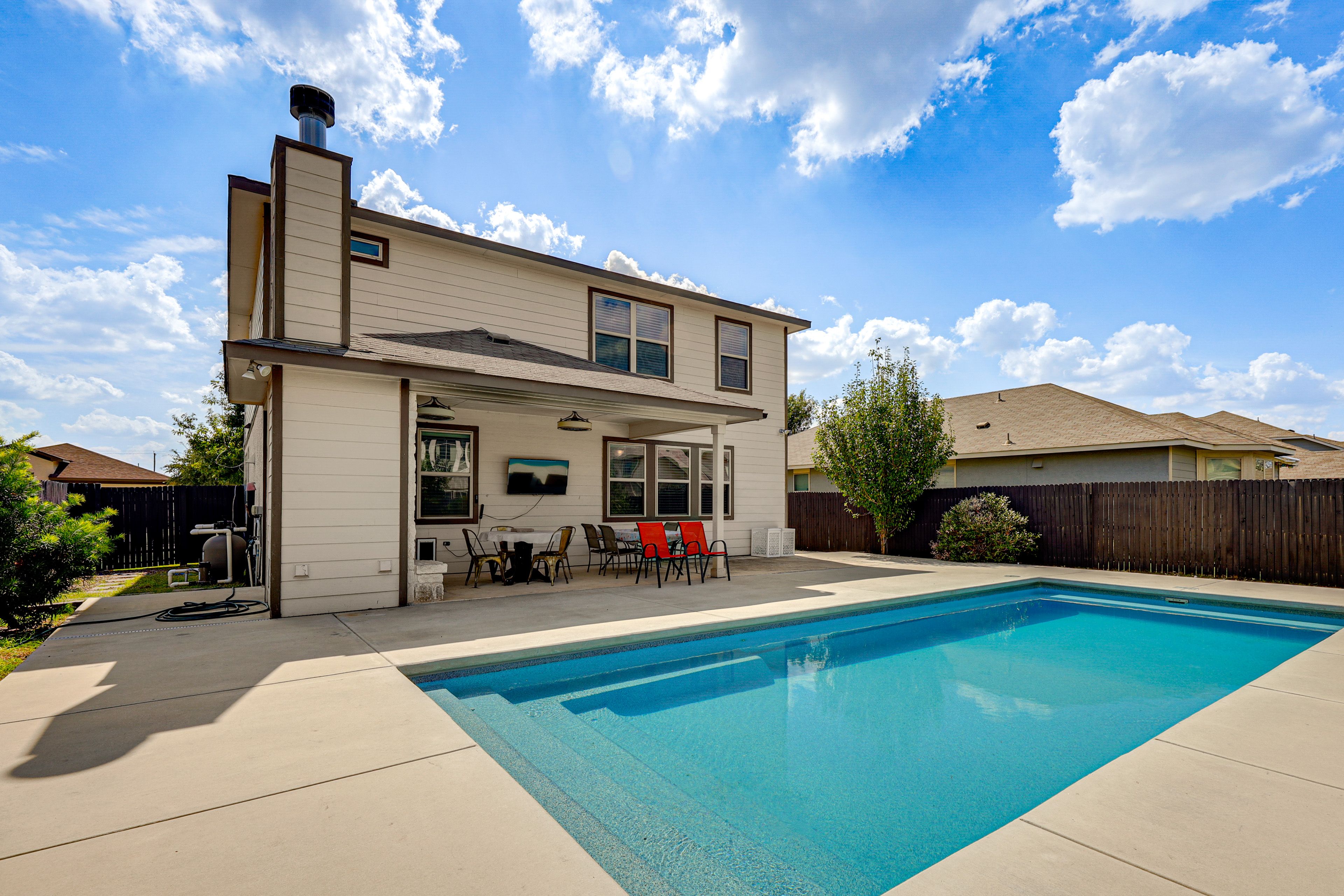 San Antonio Vacation Rental | 4BR | 2.5BA | 2,350 Sq Ft | Stairs Required