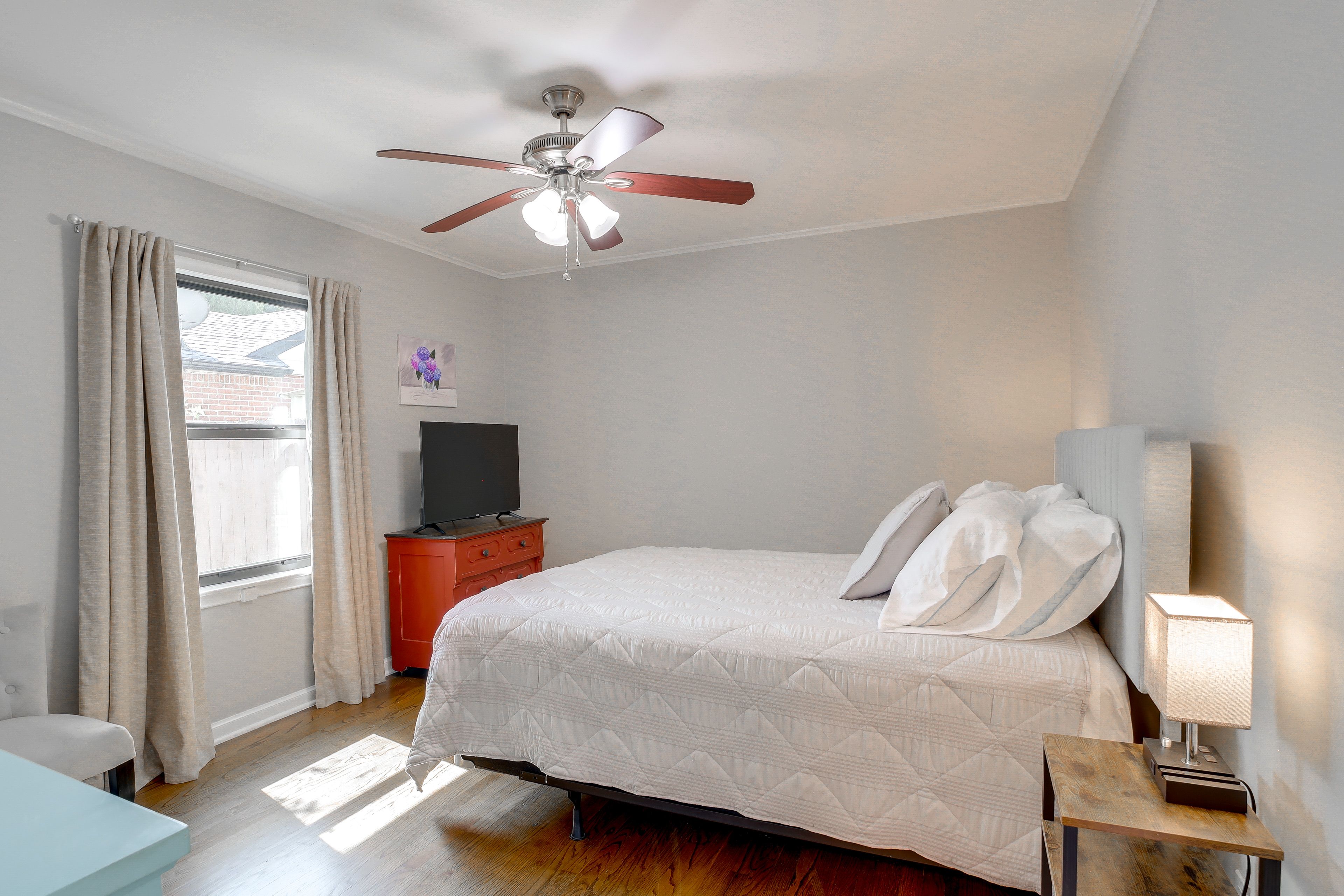 Bedroom | Queen Bed