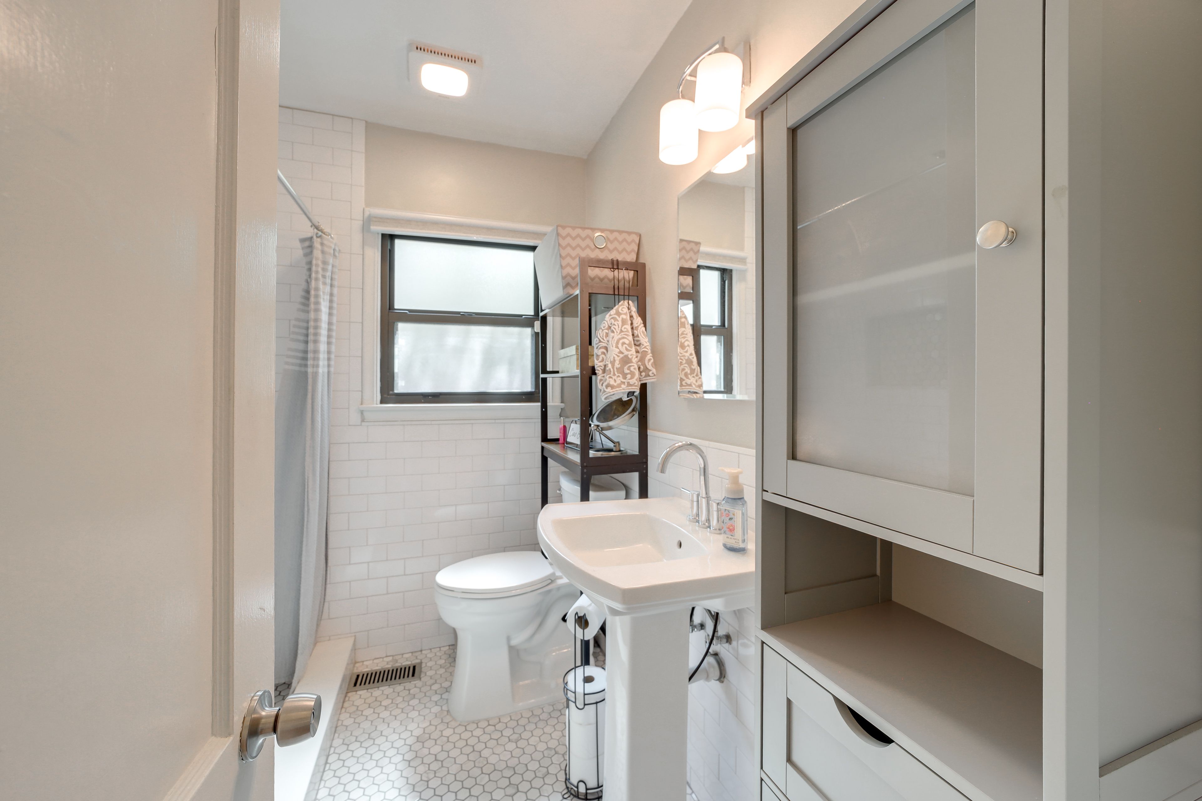 Full Bathroom