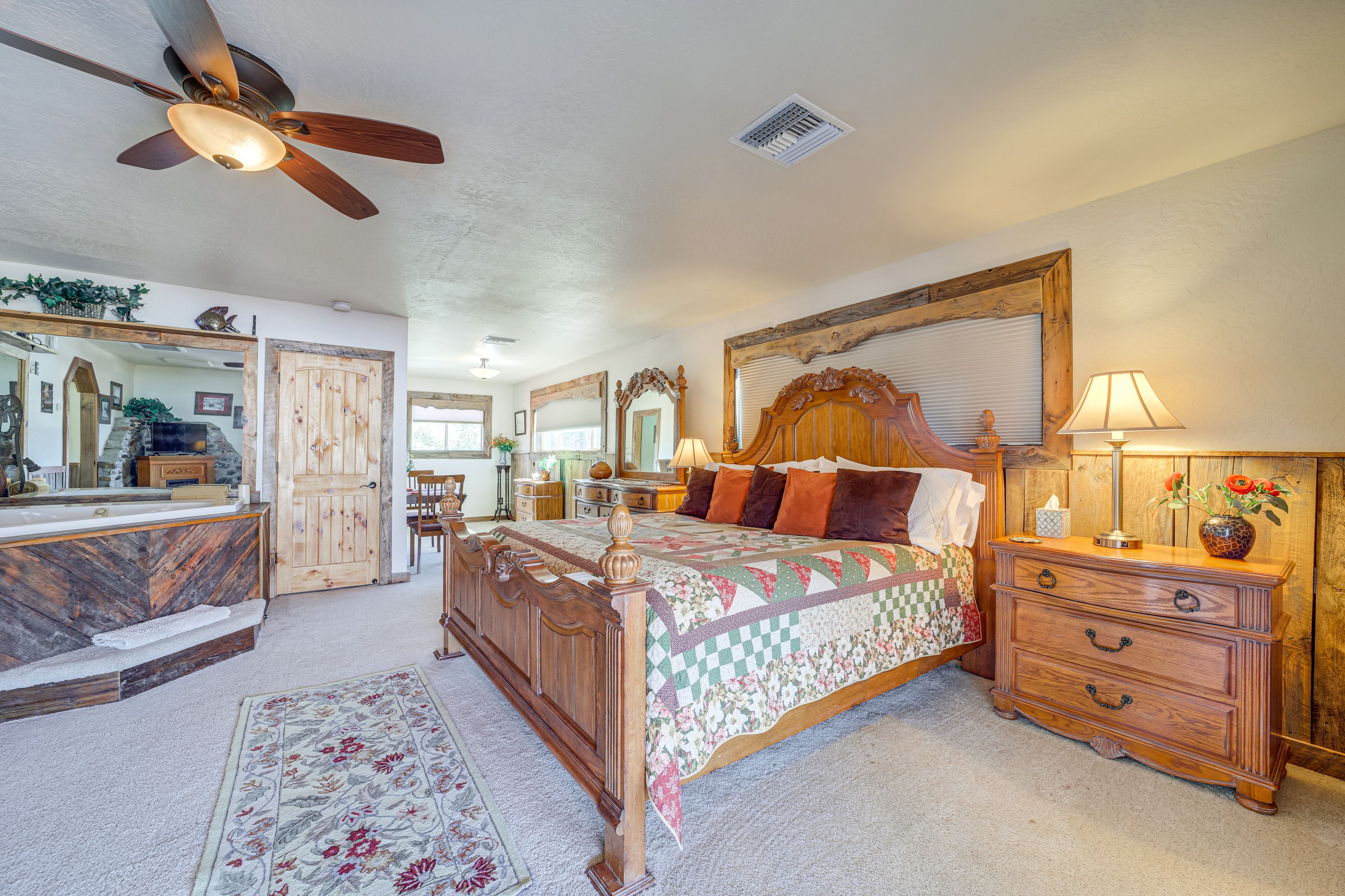 Pine Vacation Rental | Studio | 1BA | 500 Sq Ft