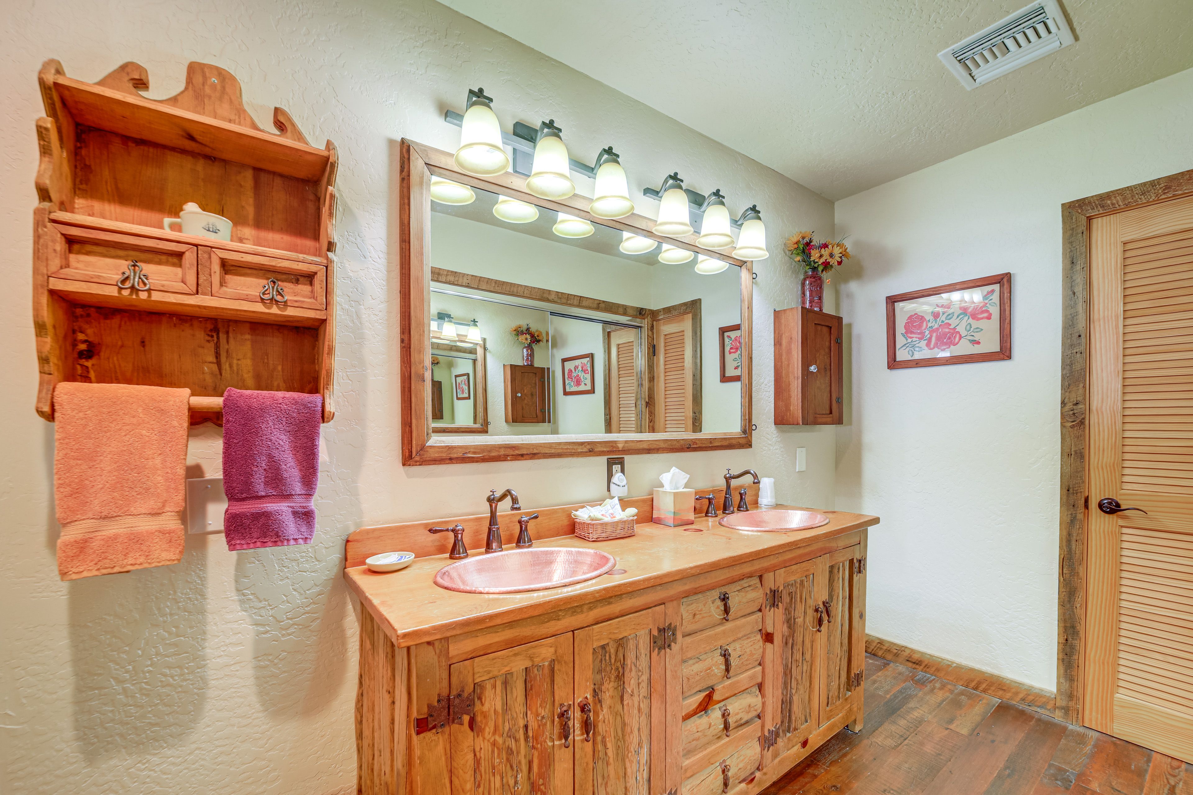 Bathroom | Dual Showers