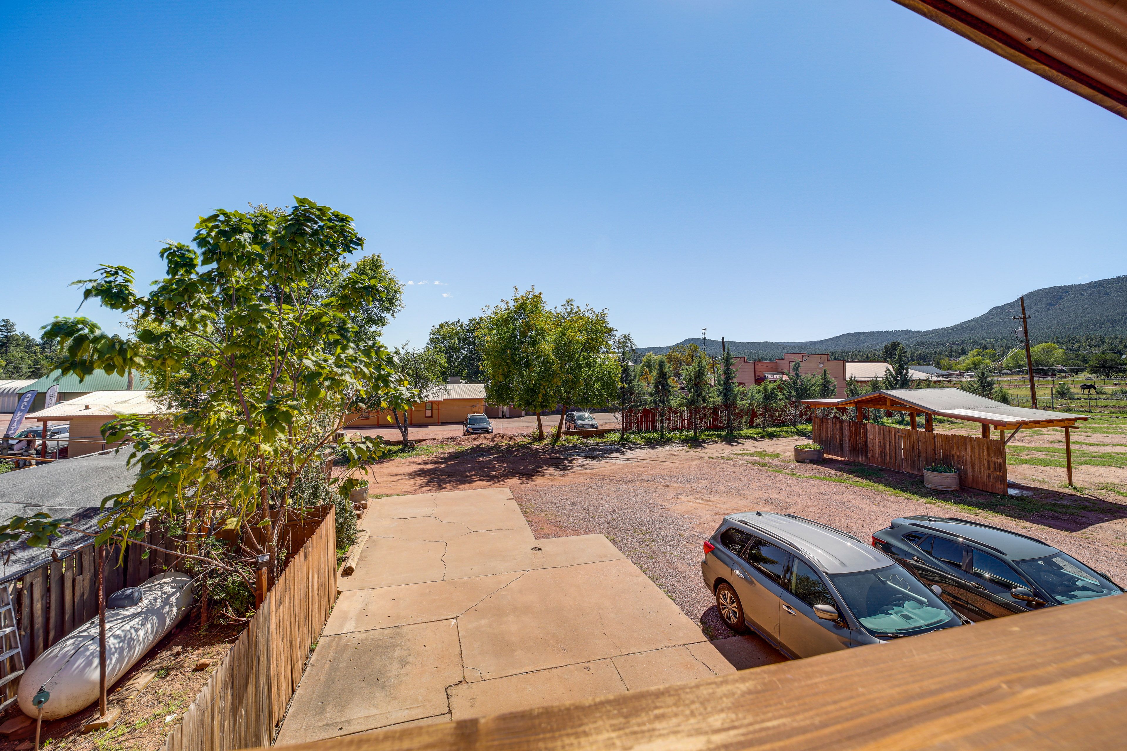 Parking | Community Lot