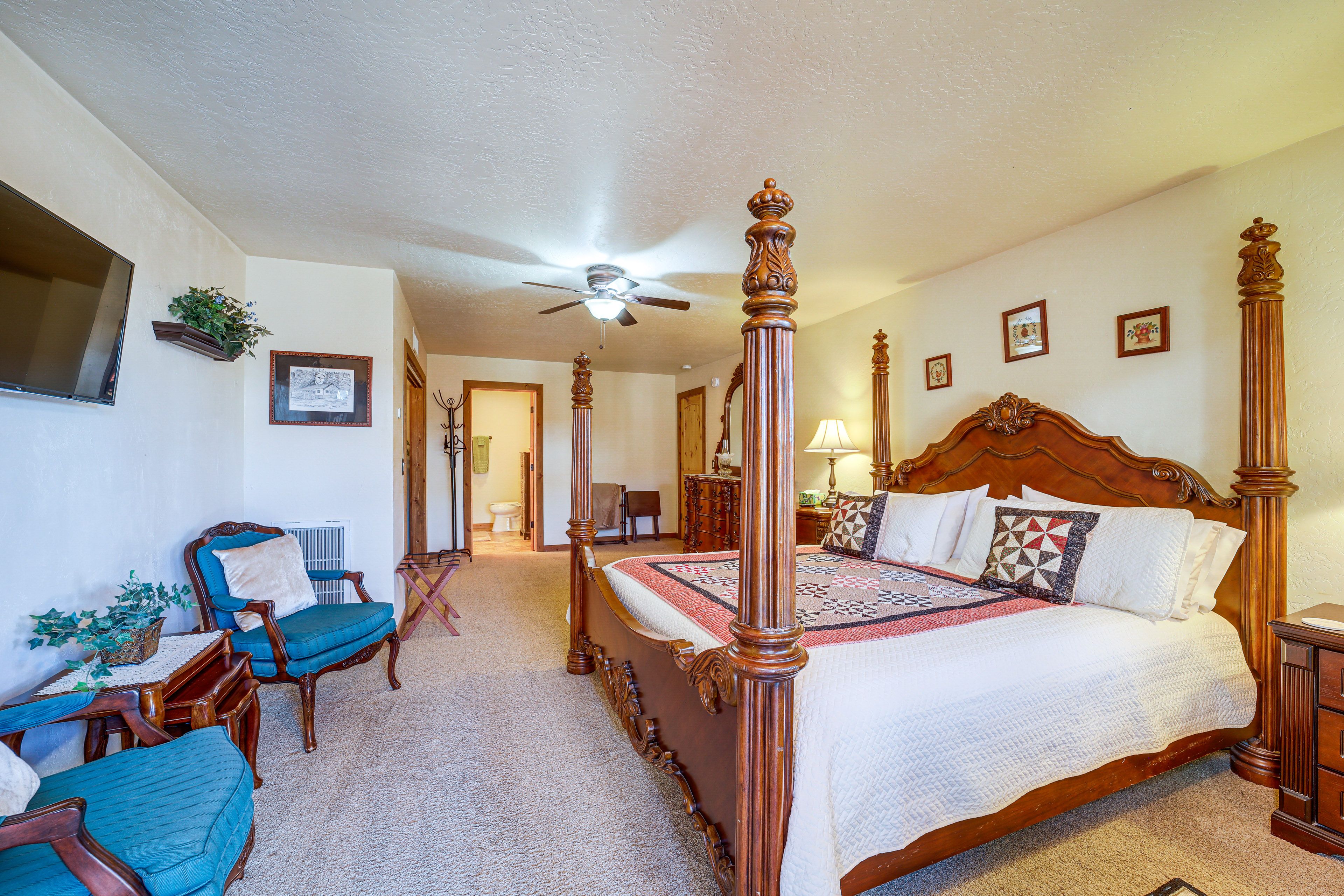 Pine Vacation Rental | Studio | 1BA | 500 Sq Ft