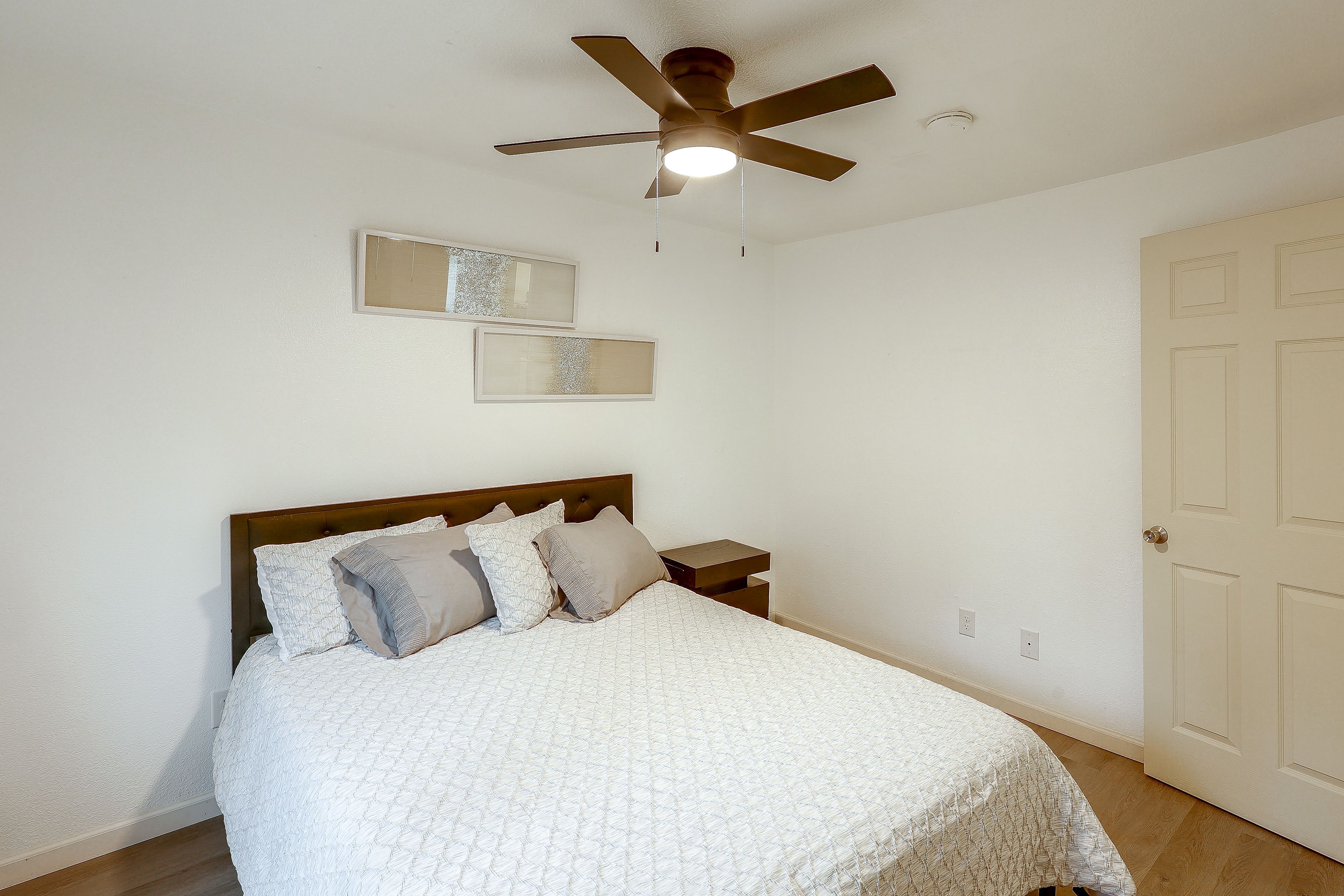 Bedroom 1 | Queen Bed