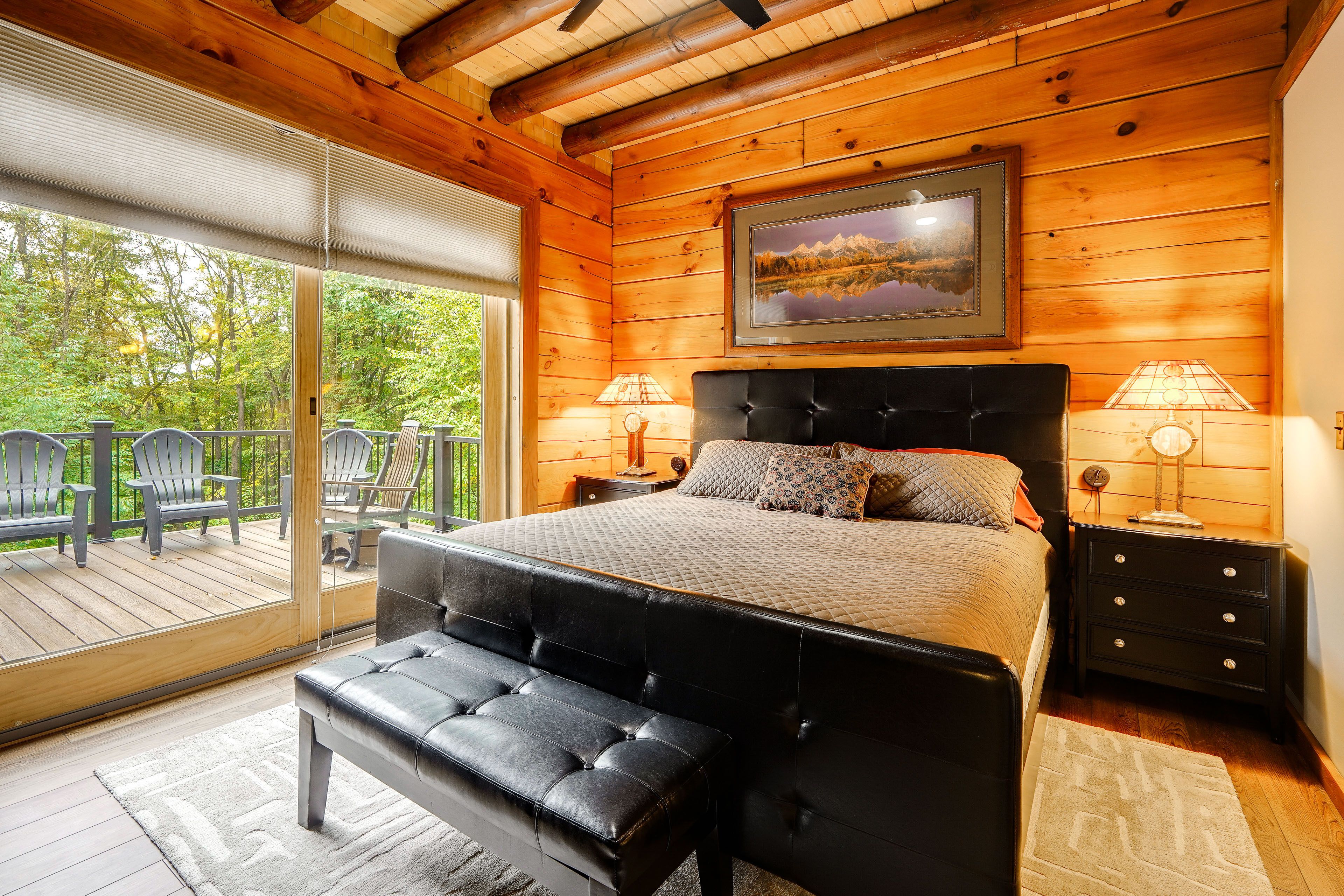 Bedroom 1 | King Bed | 1st Floor
