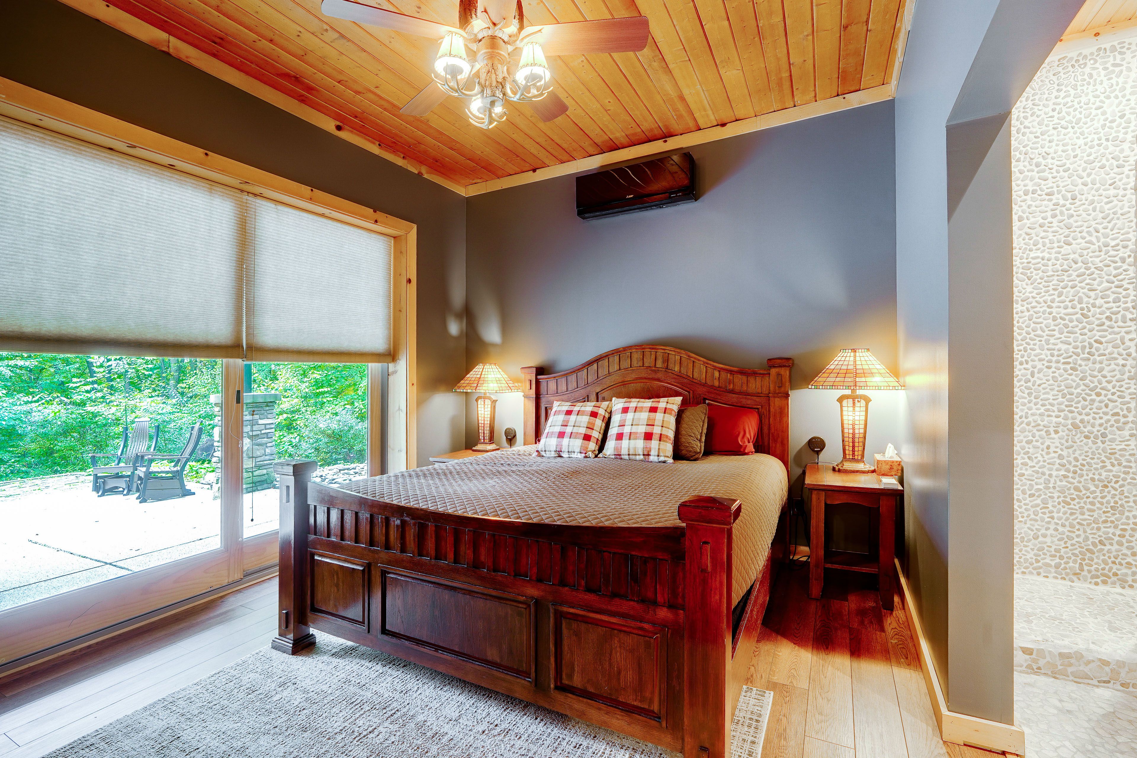 Bedroom 4 | Queen Bed | Basement Floor