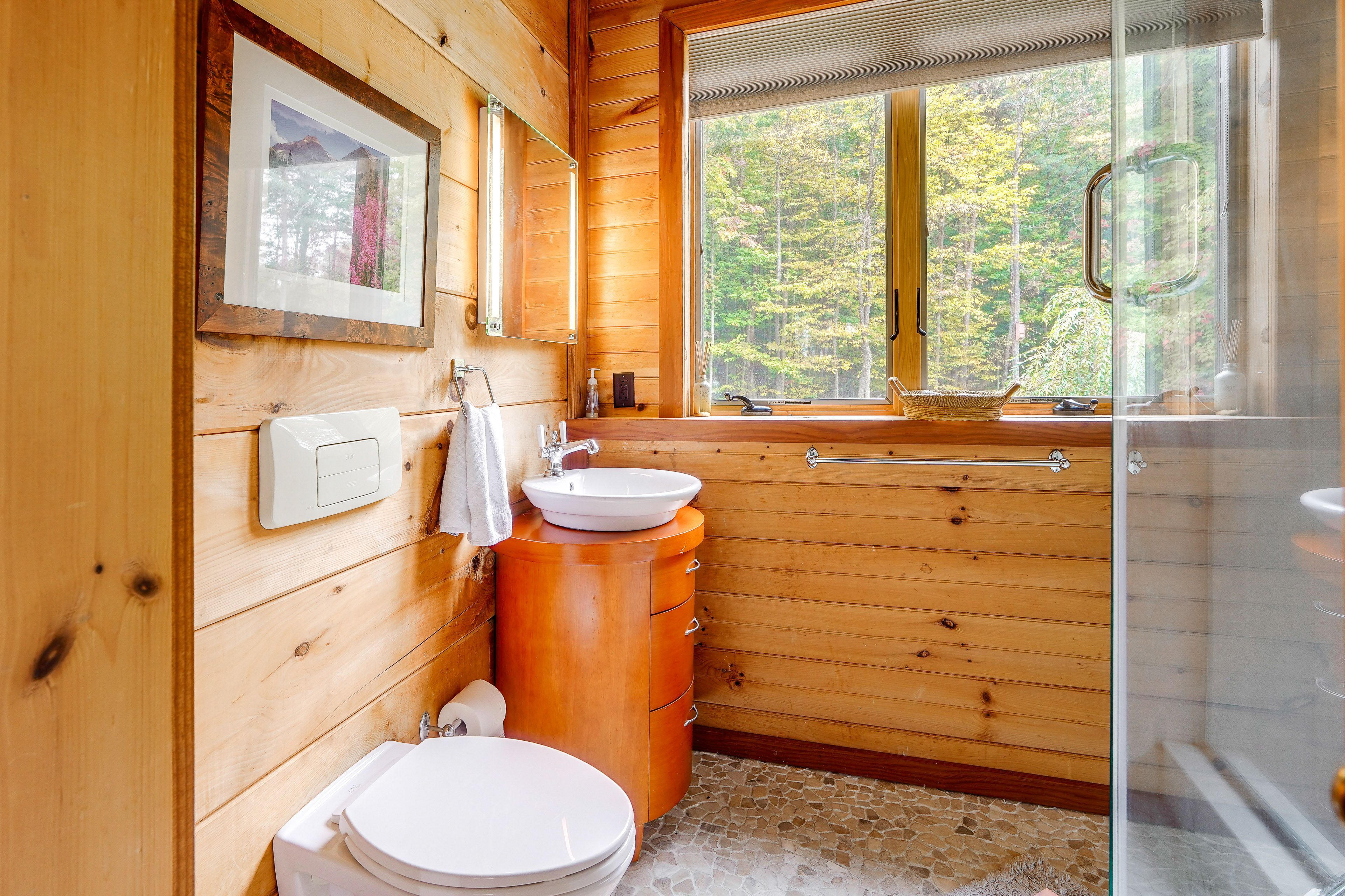 Full Bathroom | 2nd Floor
