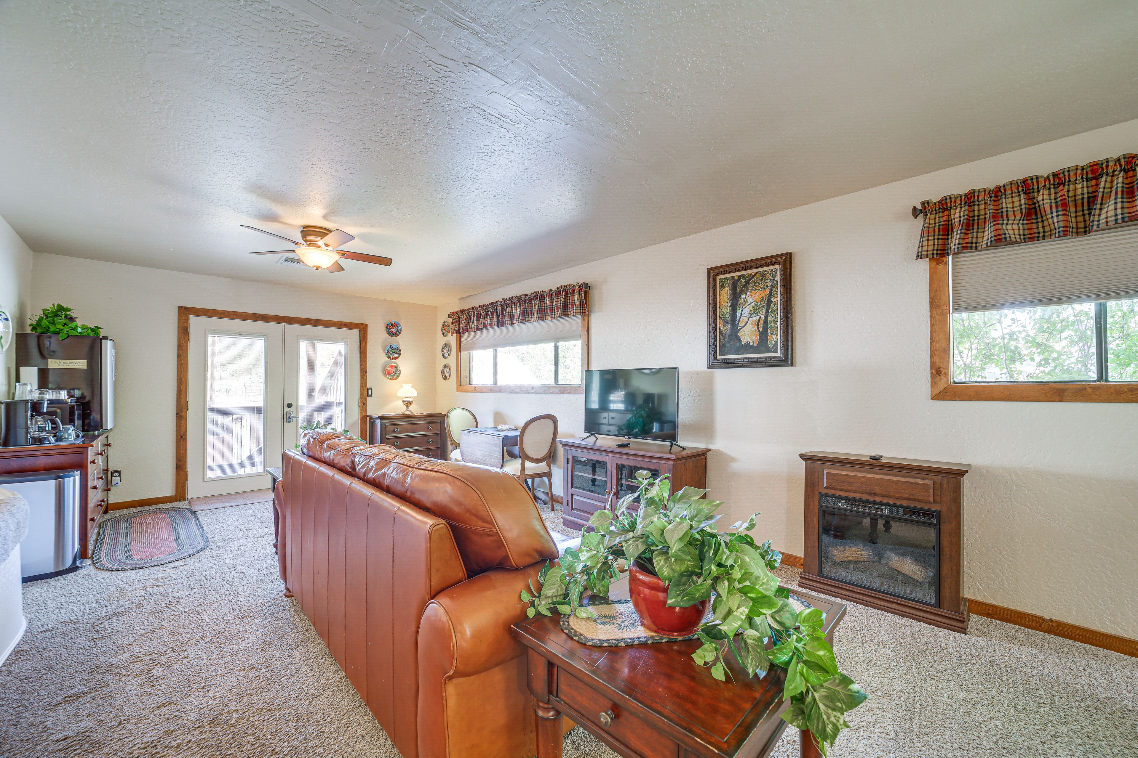 Pine Vacation Rental | Studio | 1BA | 500 Sq Ft