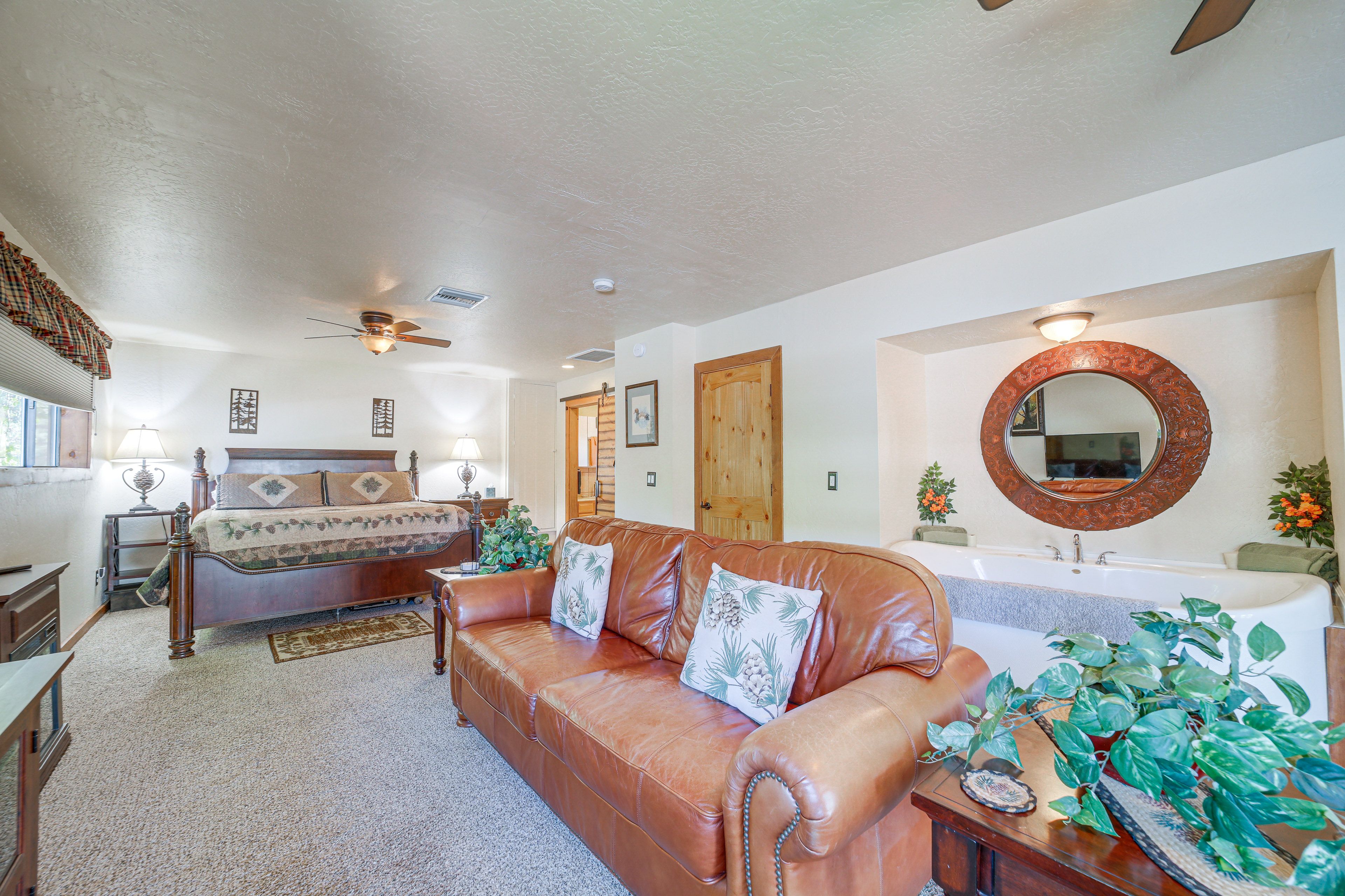 Living Area | Smart TV | Fireplace