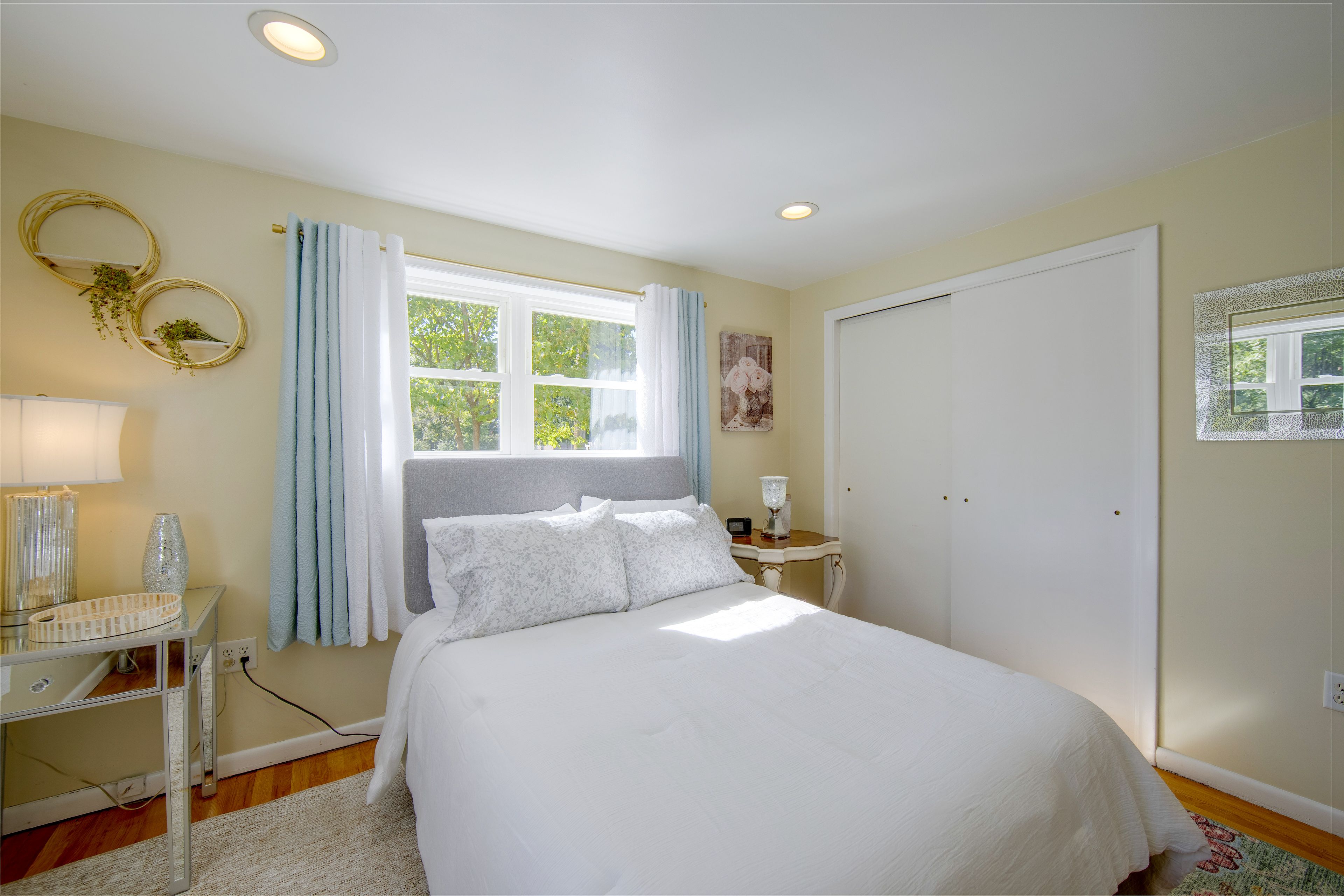 Bedroom | Full Bed