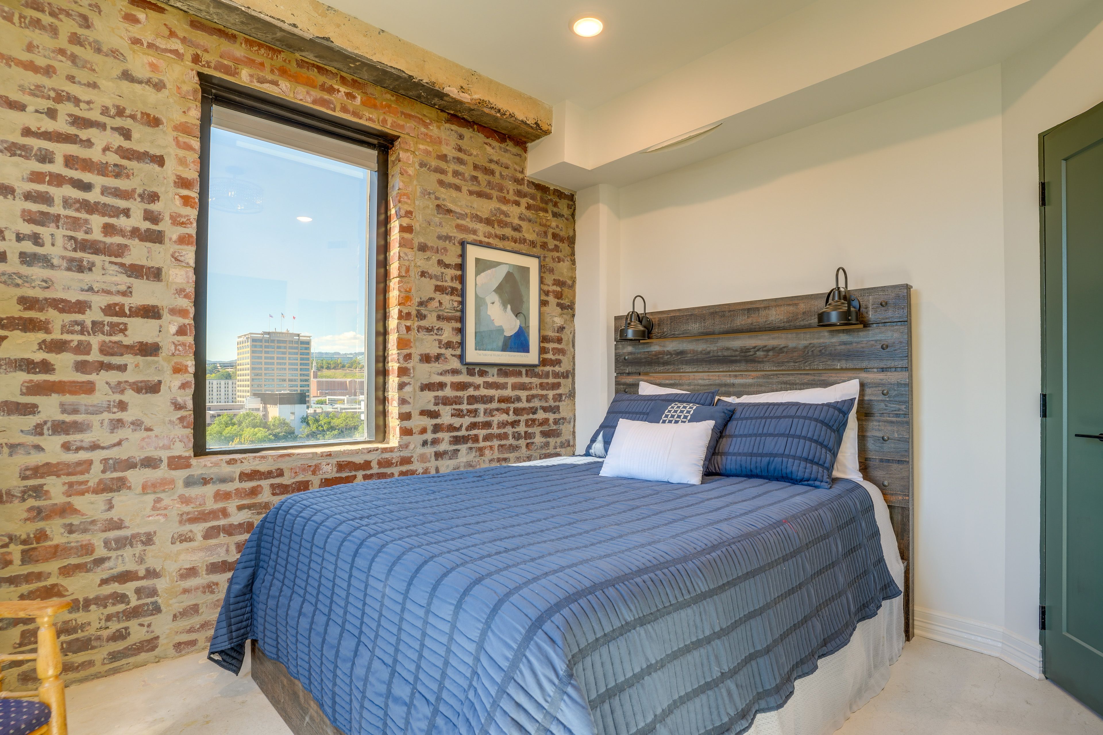 Bedroom | Queen Bed