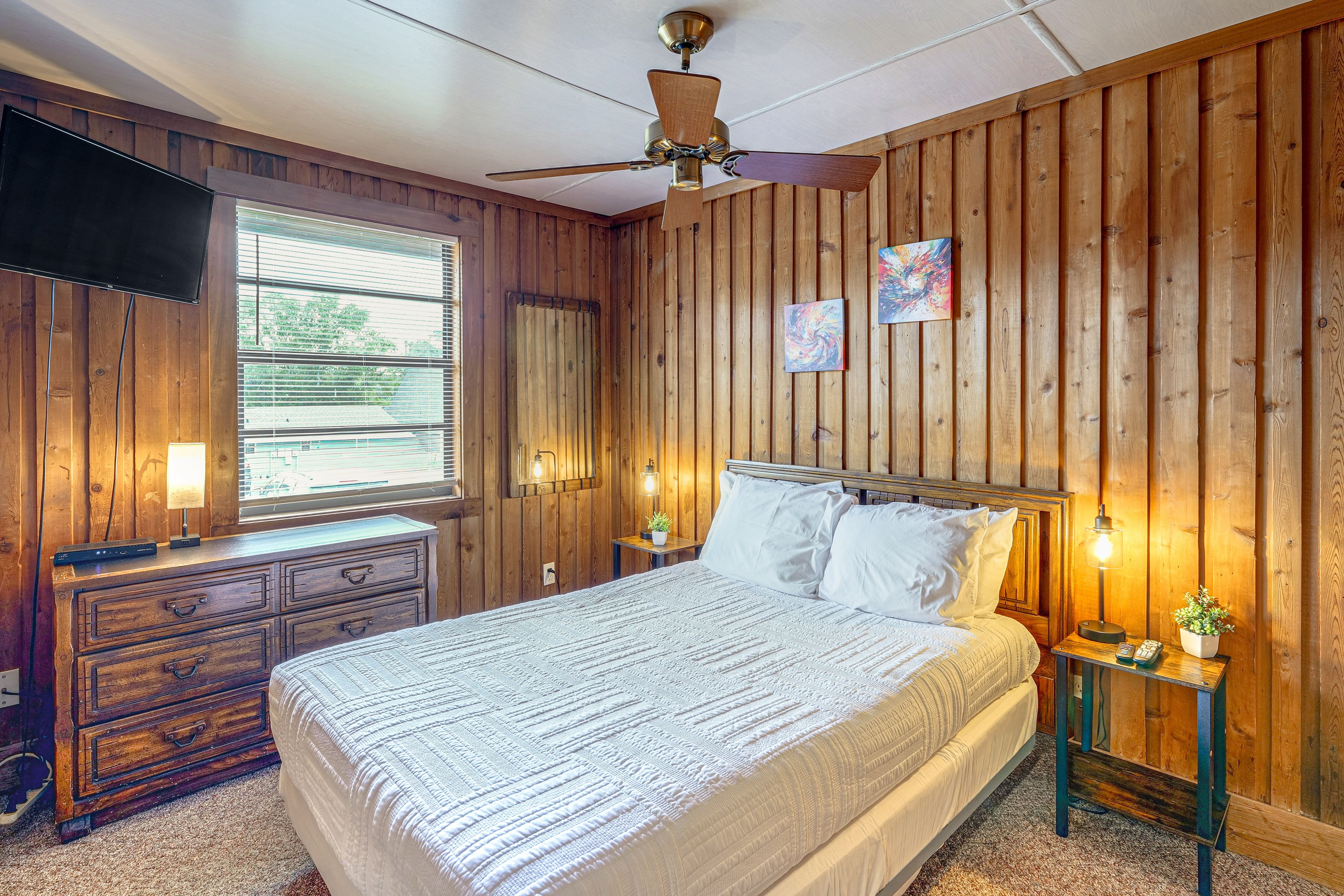 Bedroom | Full Bed
