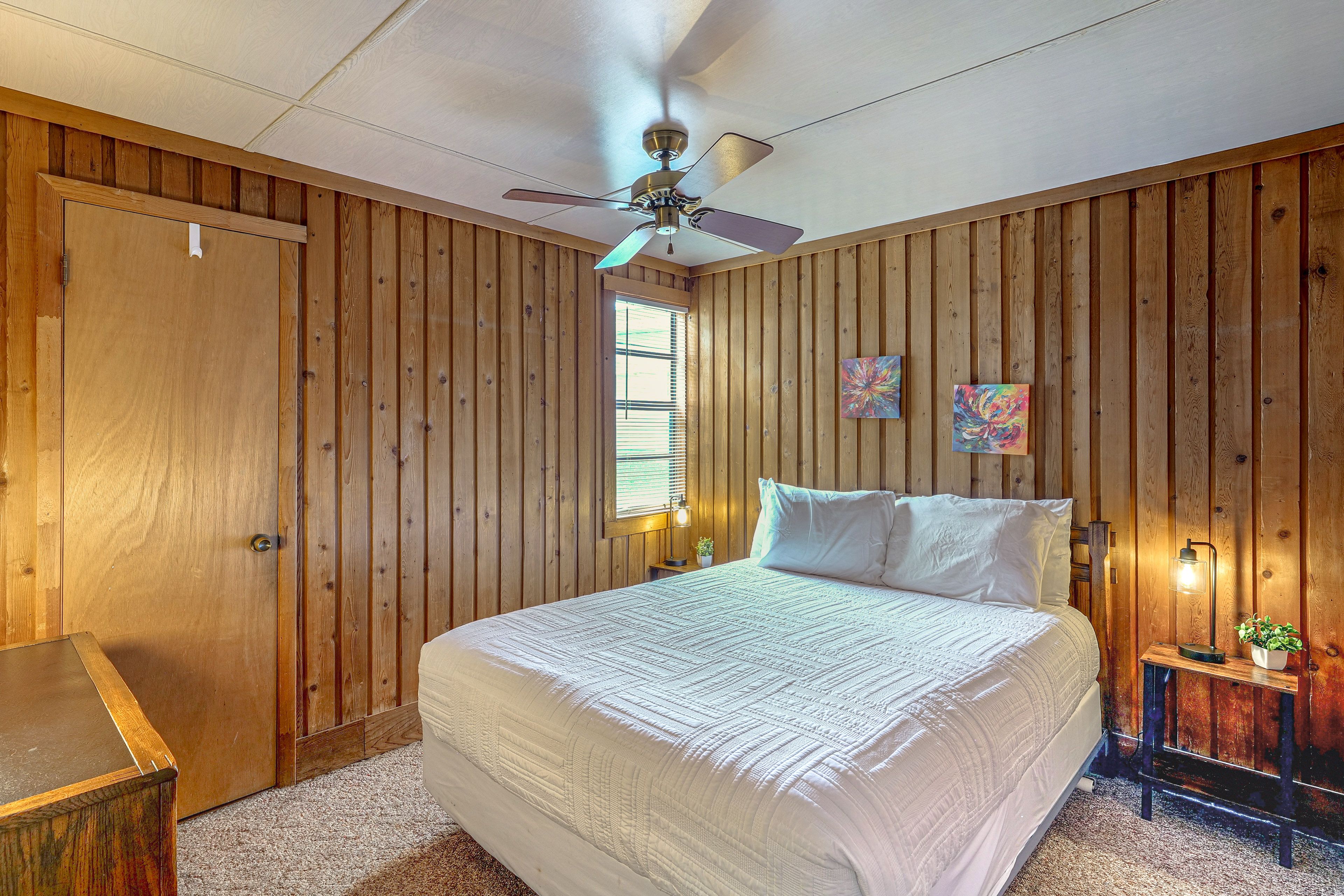 Bedroom | Queen Bed