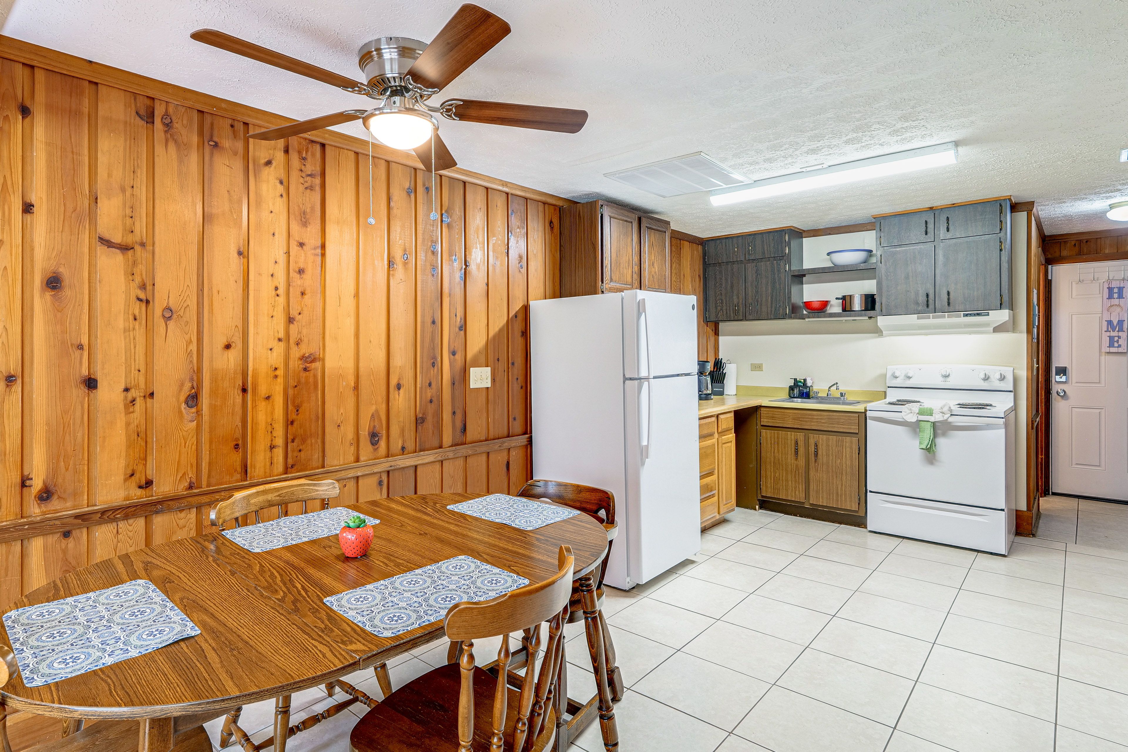 Dining & Kitchen Area | Single-Story Home