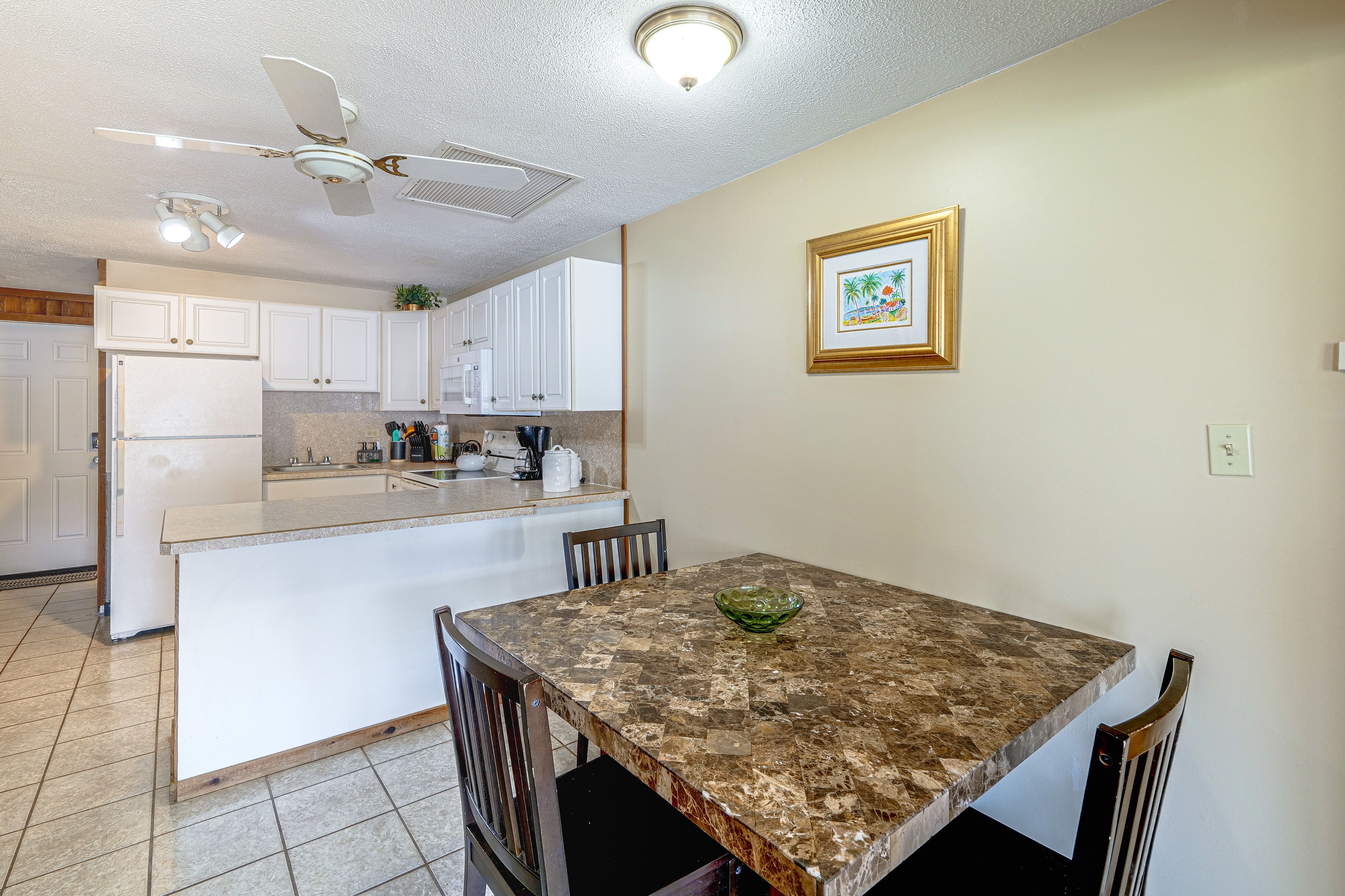 Dining Area | Dishes & Flatware Provided