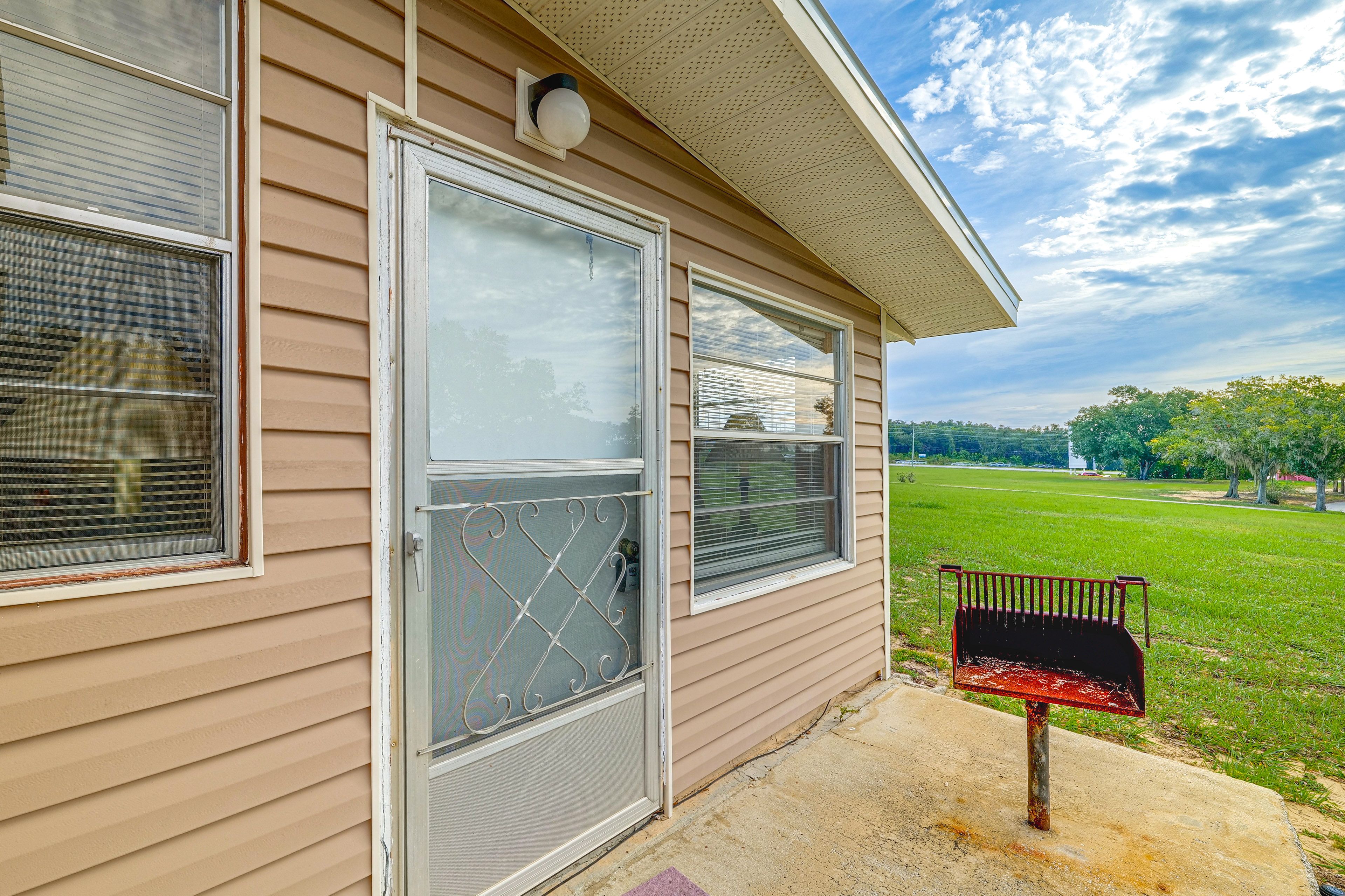 Exterior | Charcoal Grill