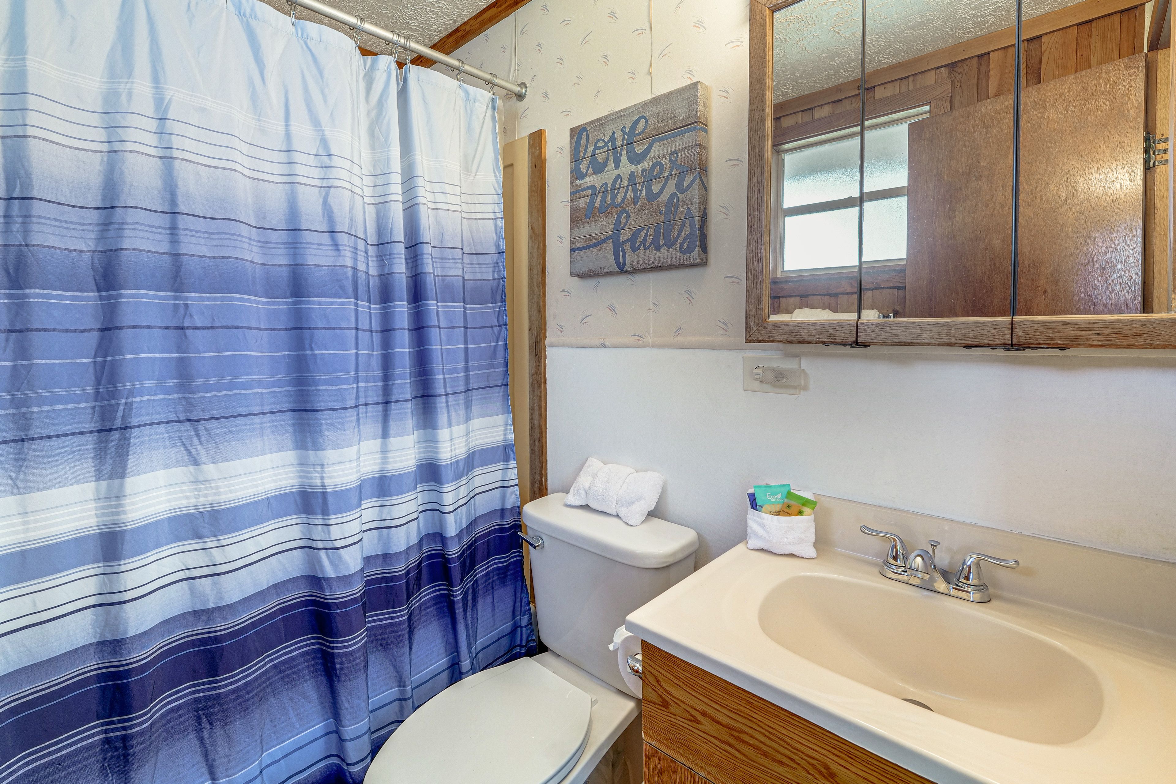 Full Bathroom