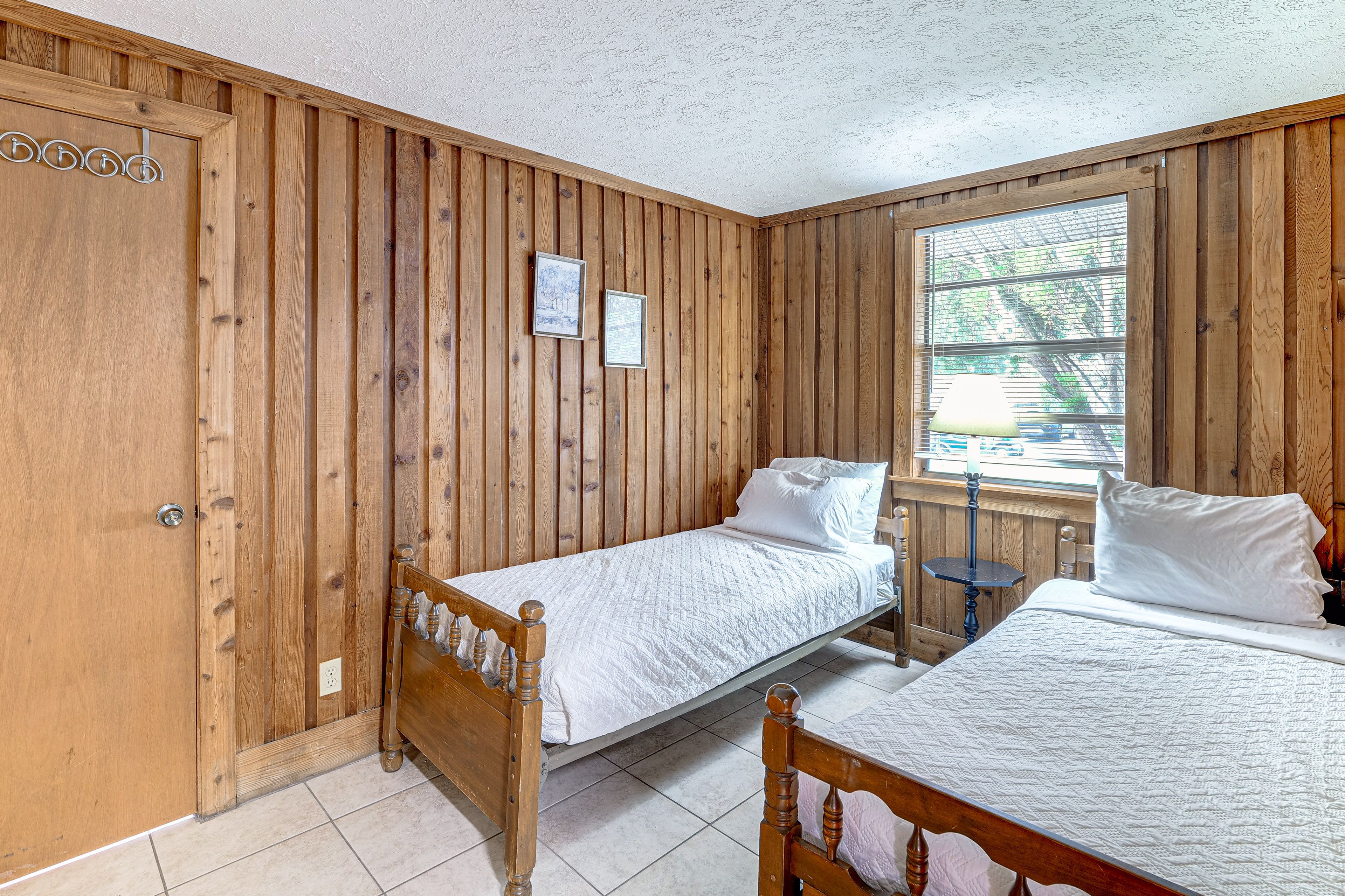 Bedroom | 2 Twin Beds