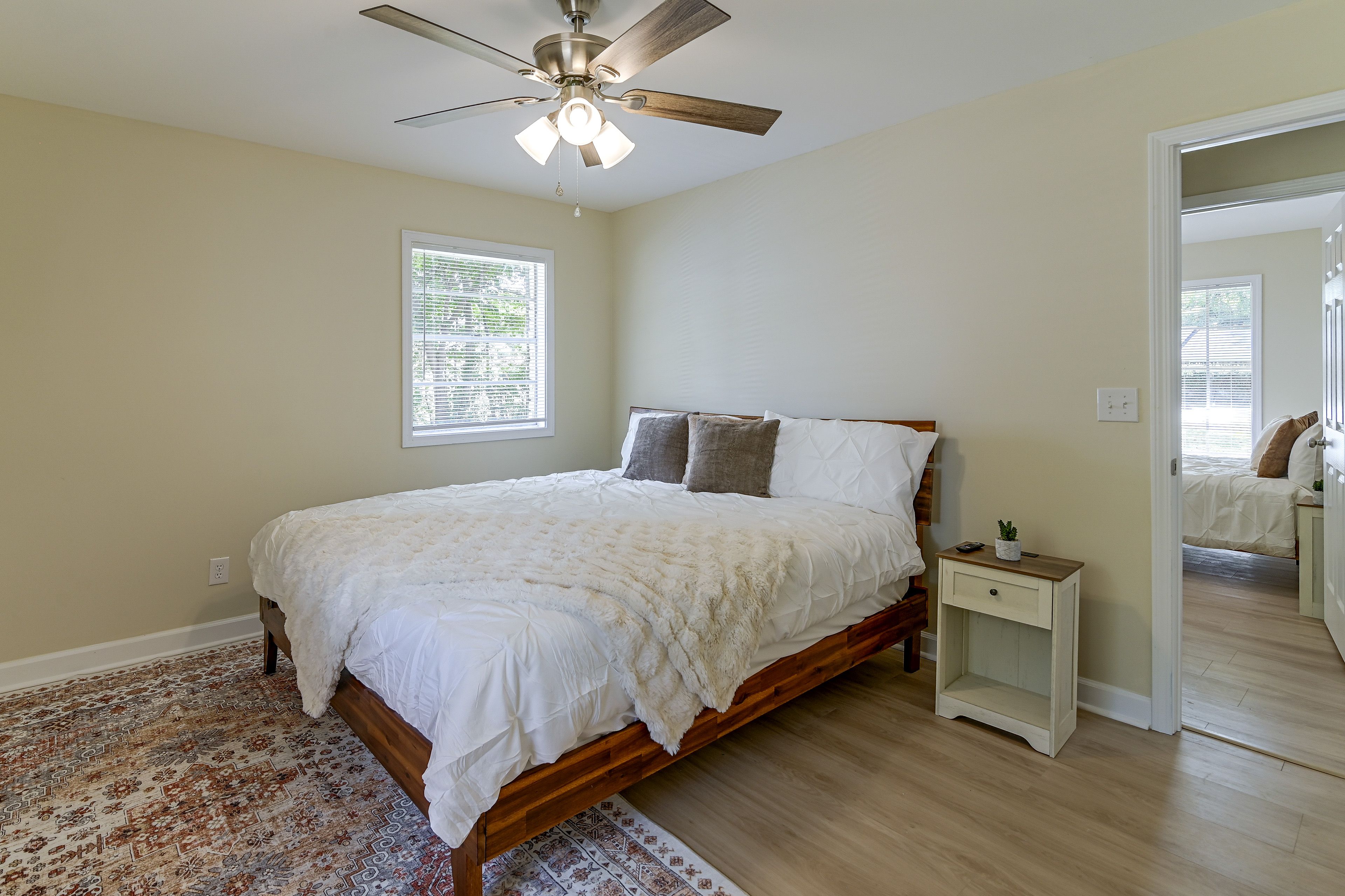 Bedroom 3 | Queen Bed