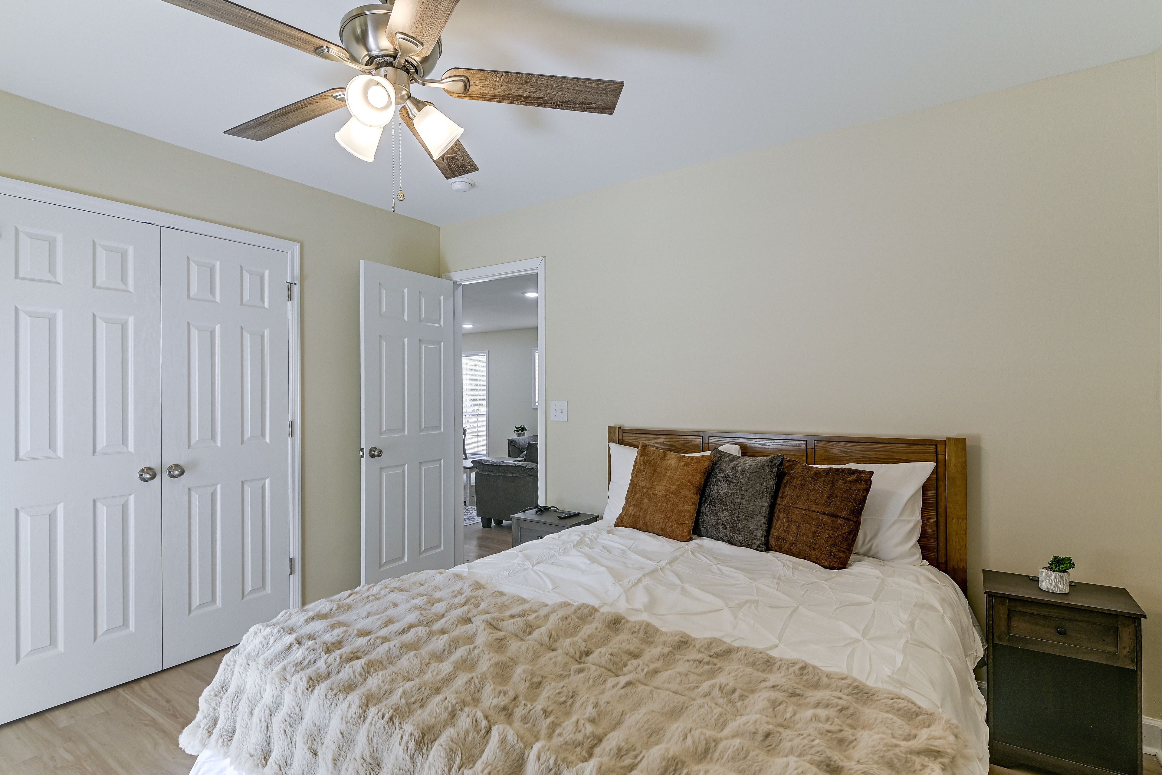 Bedroom 4 | King Bed