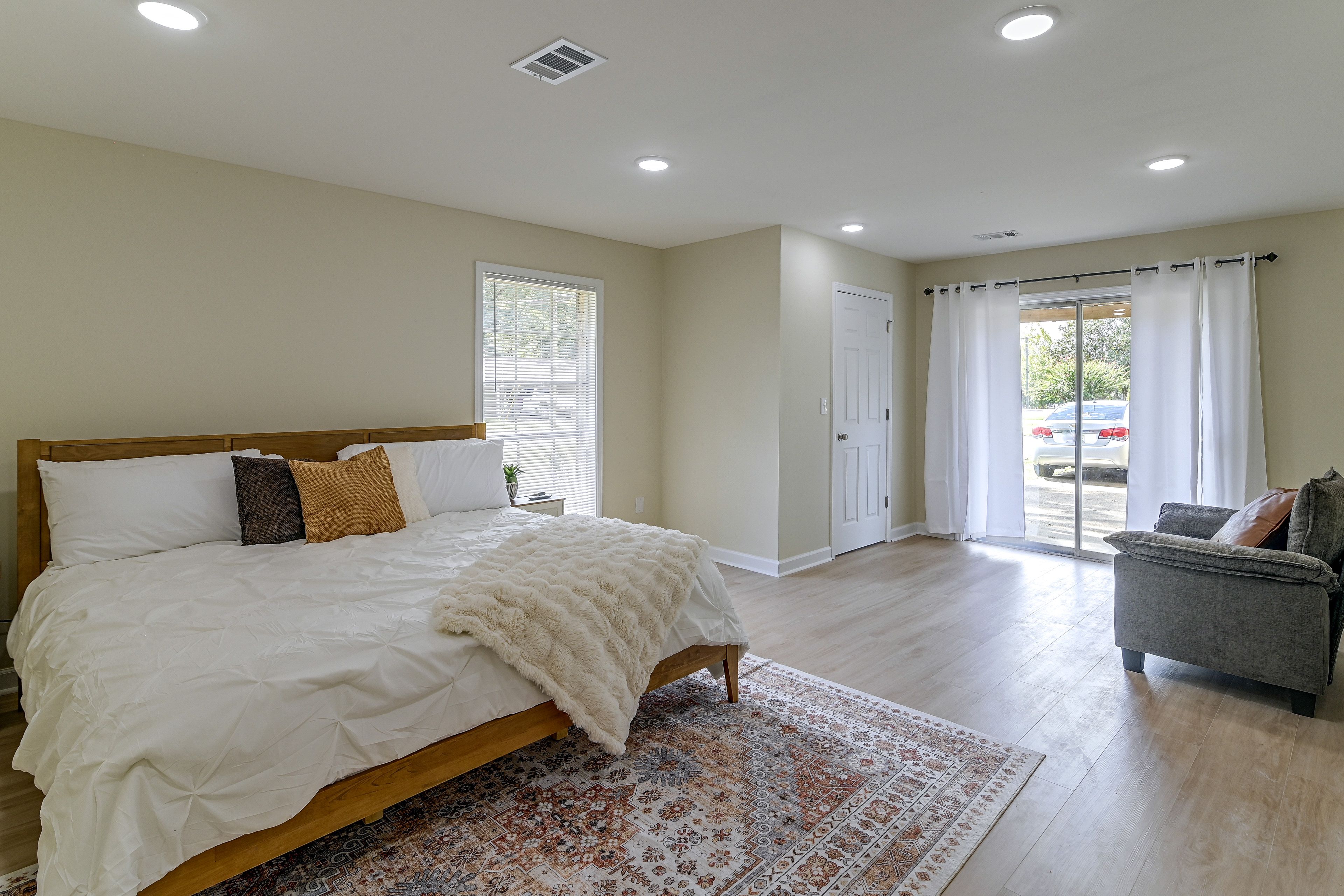 Bedroom 1 | King Bed