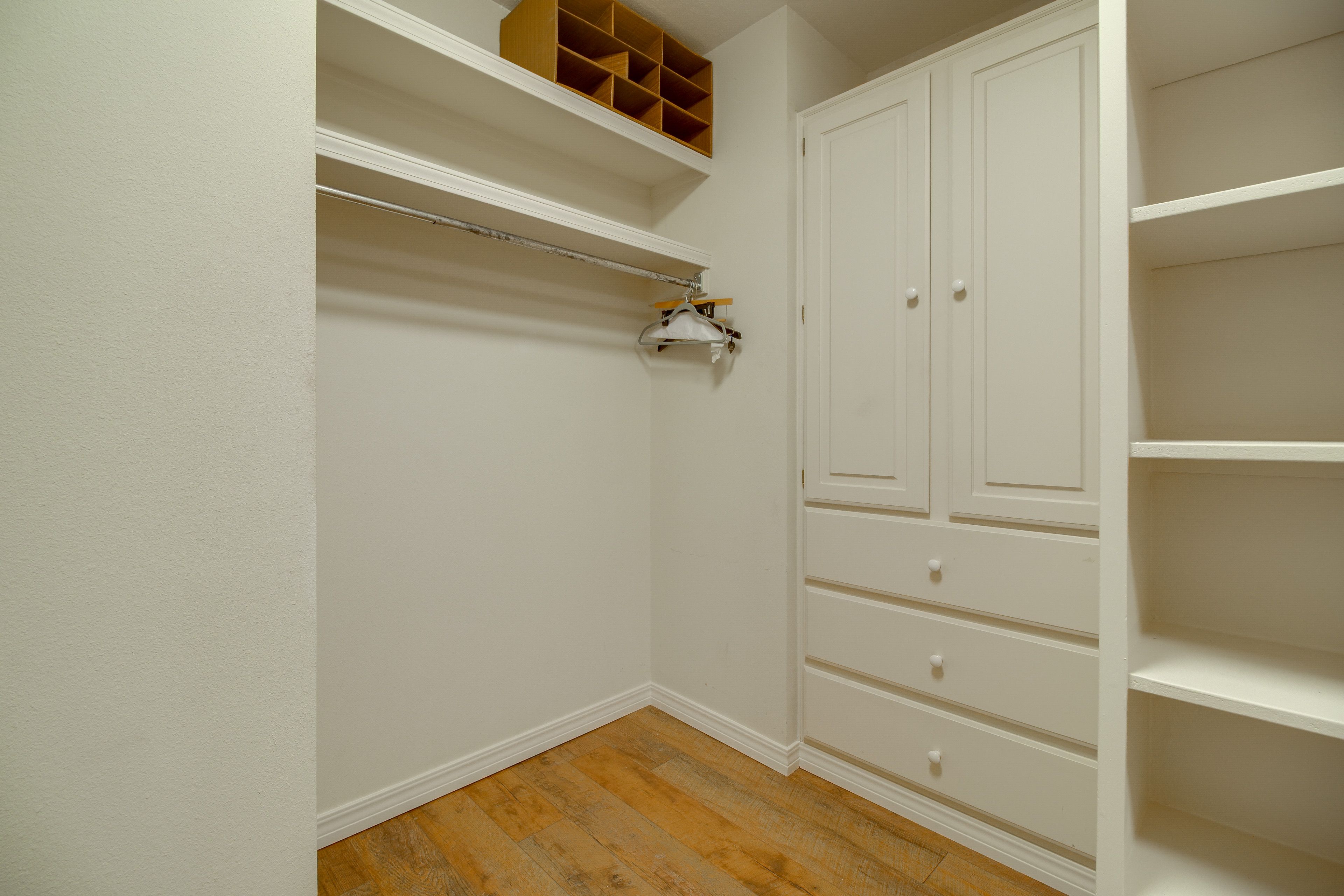 Main House | Walk-In Closet