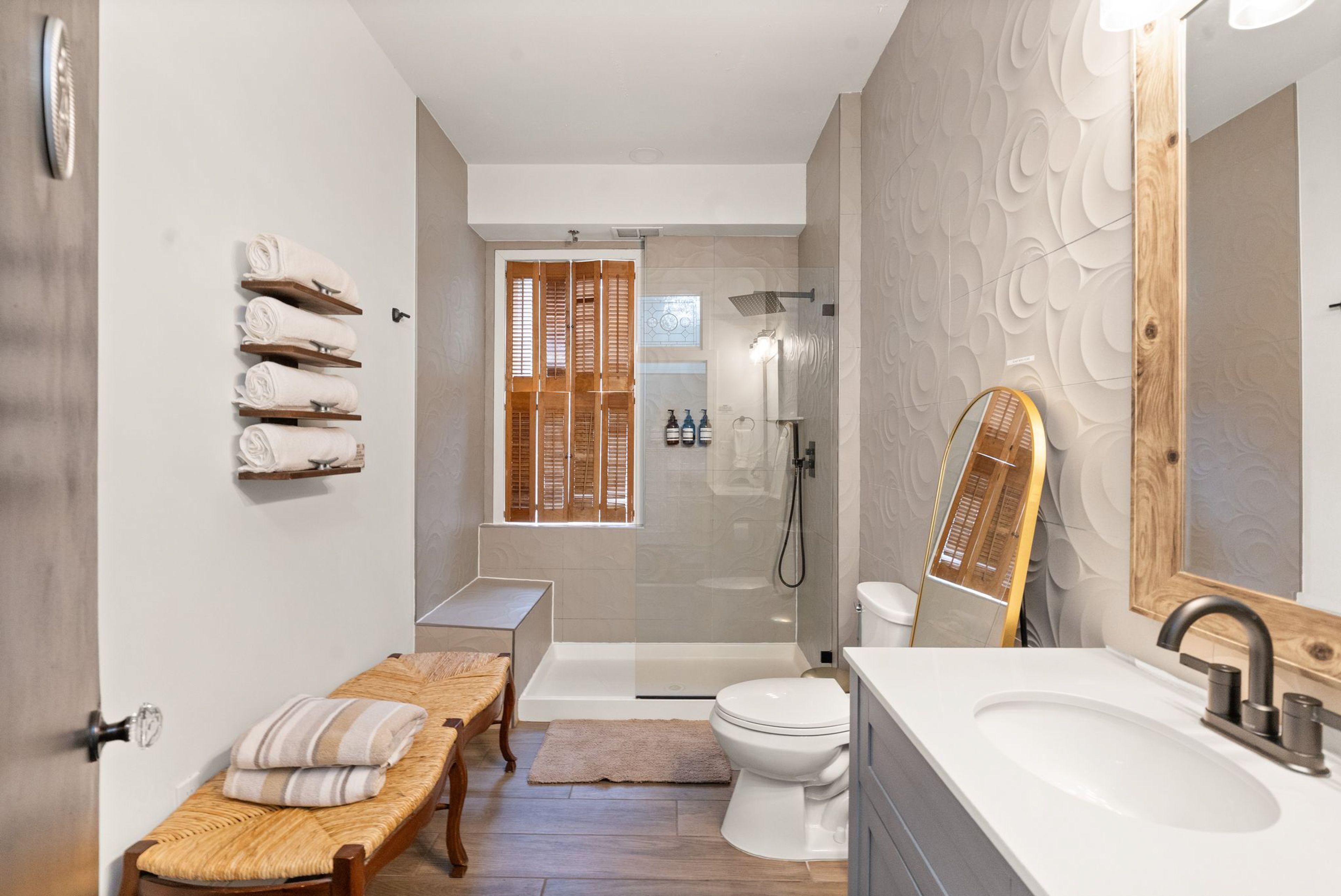Barrister 2 | Full Bathroom | 1st Floor