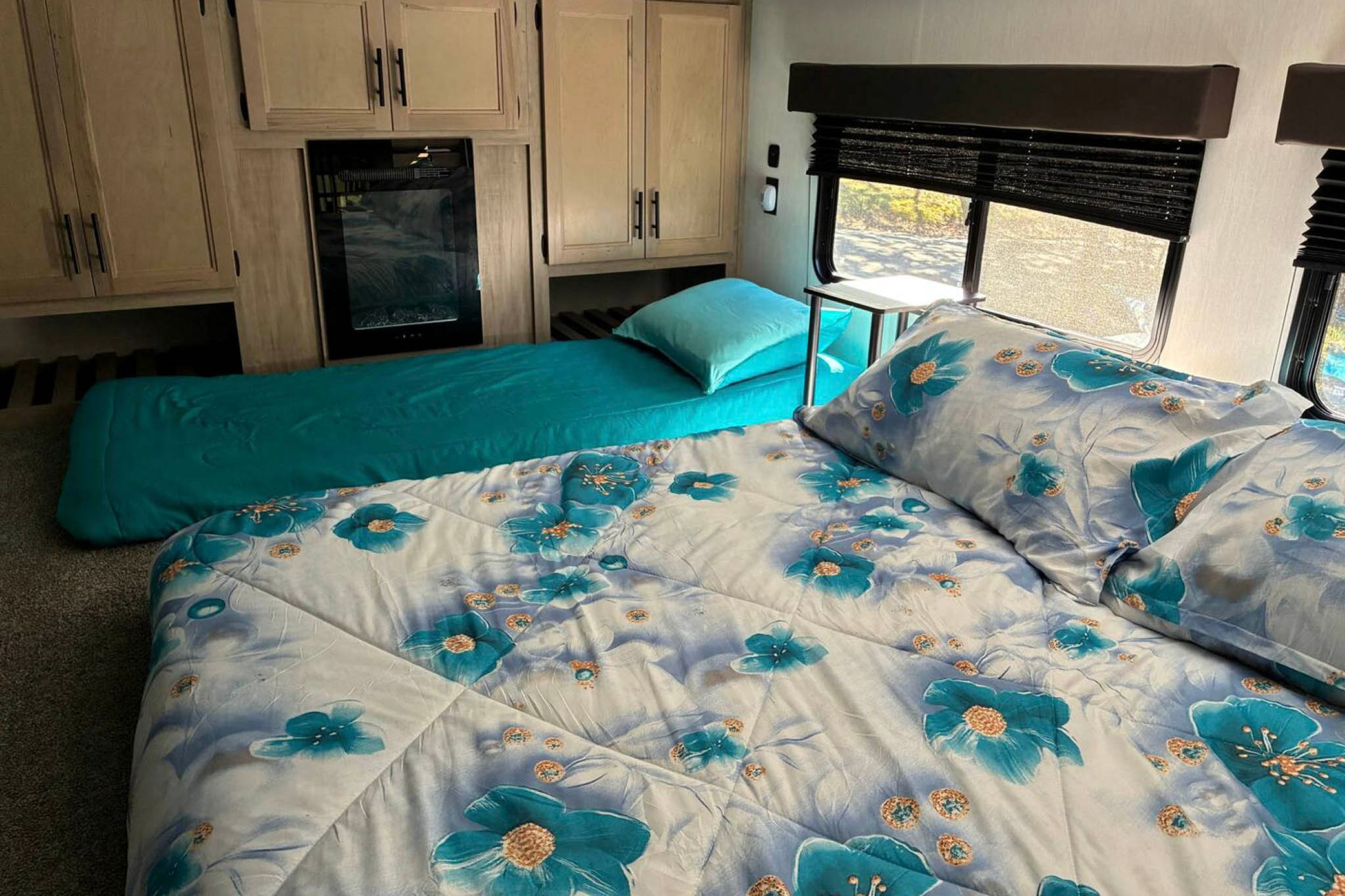 Bedroom (Loft) | Queen Mattress | Twin Mattress