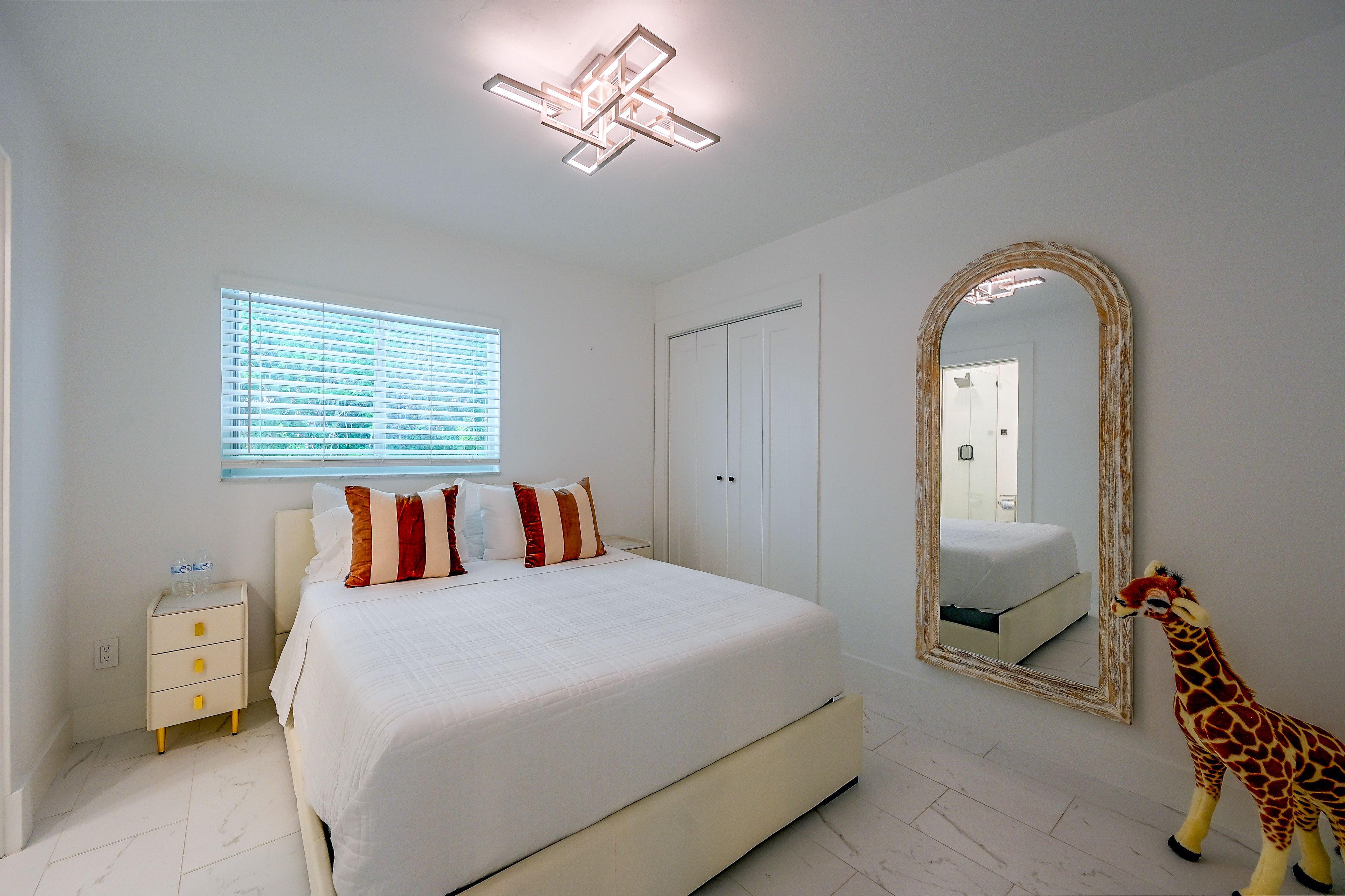 Bedroom | Queen Bed | En-Suite Bathroom