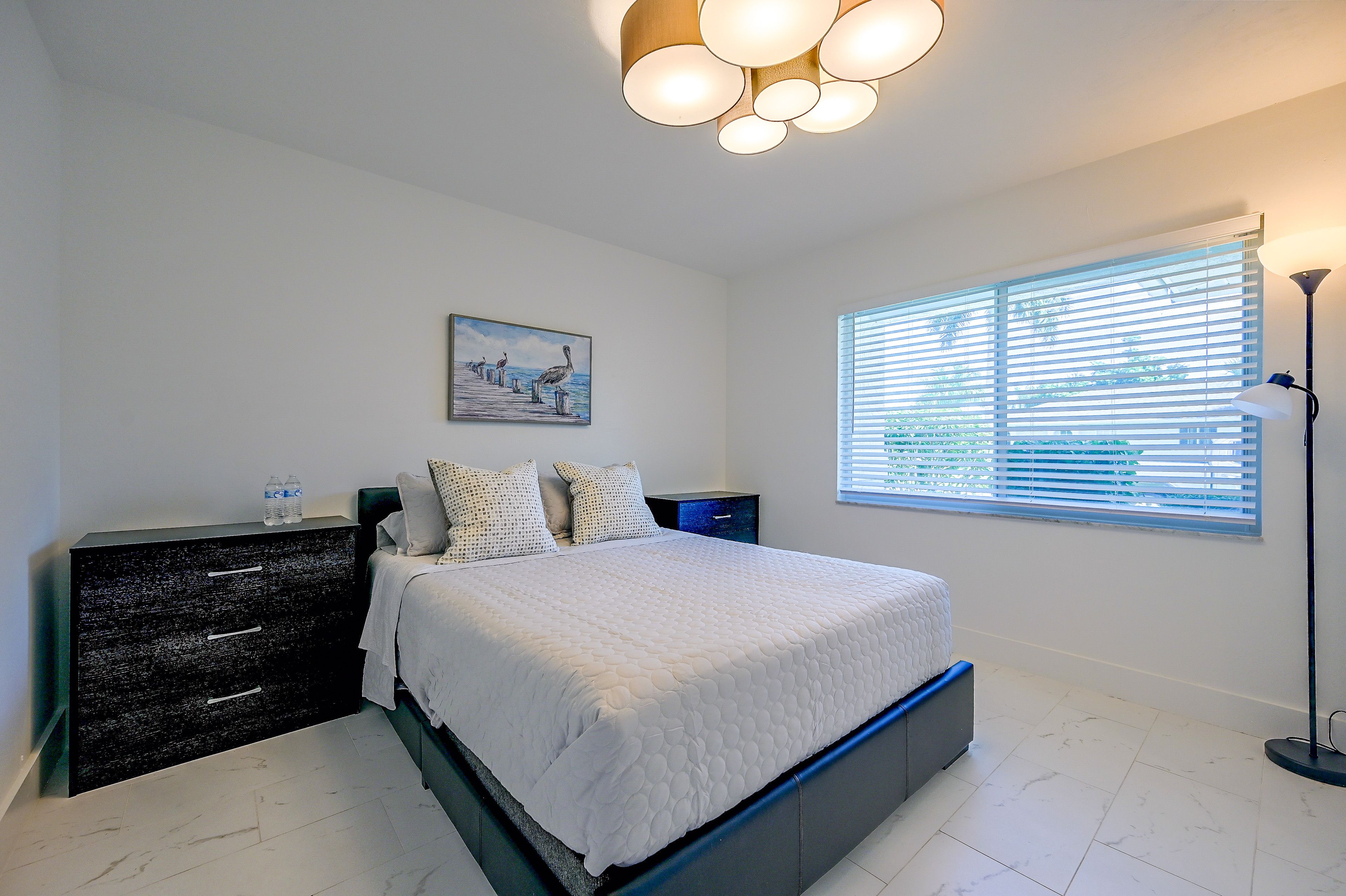Bedroom | Queen Bed