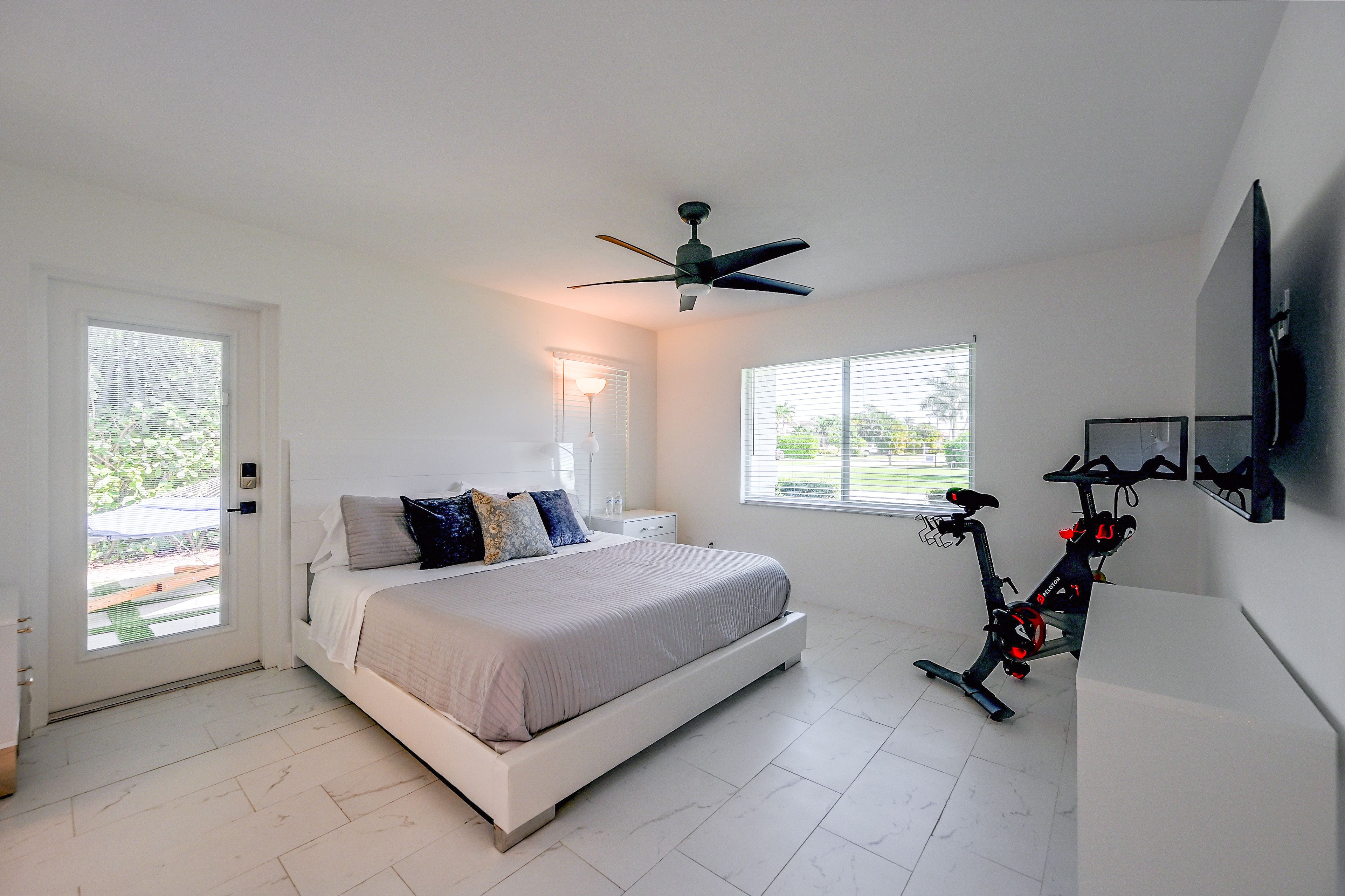 Bedroom | King Bed | En-Suite Bathroom