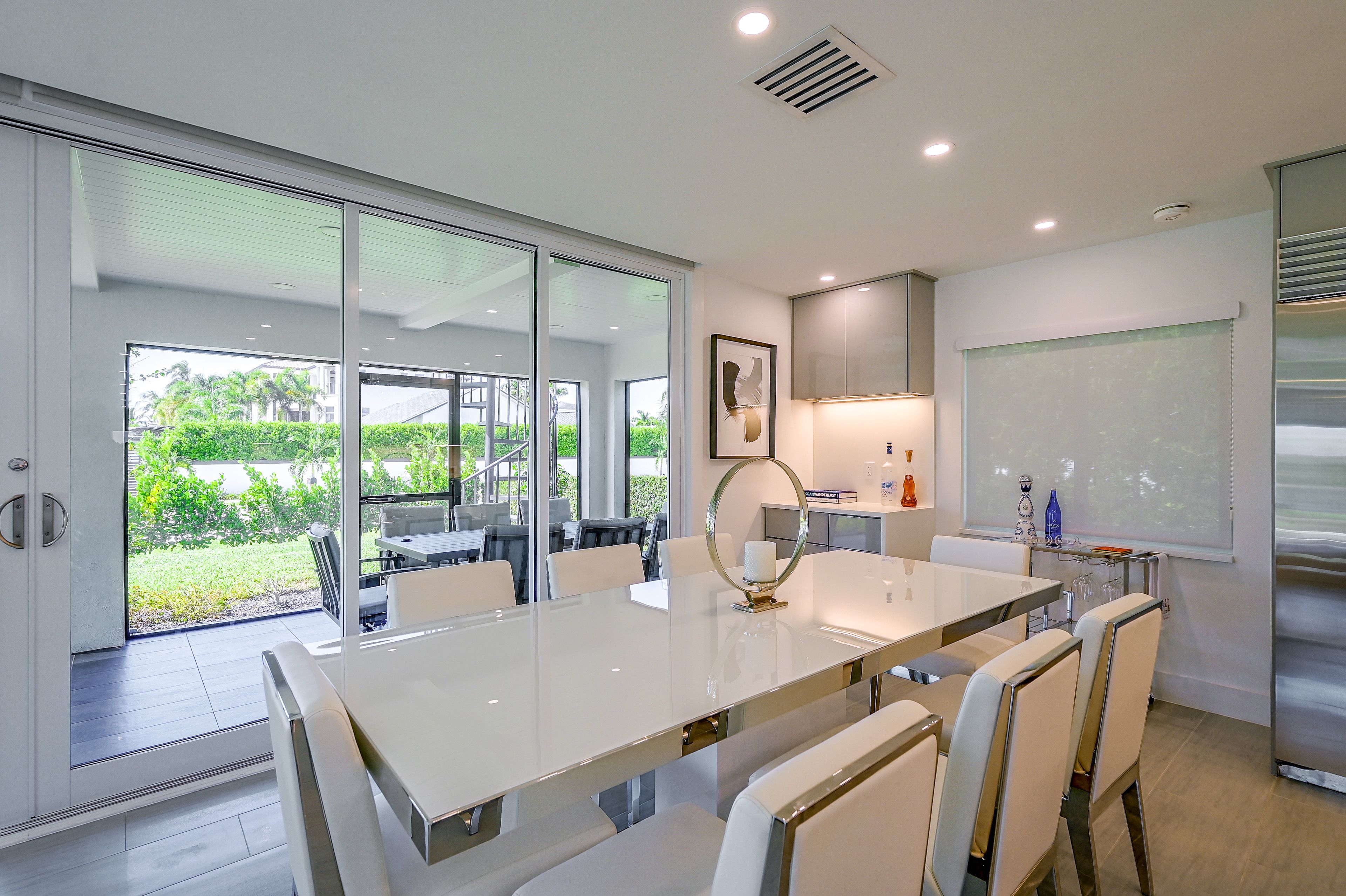 Dining Area | Dishes & Flatware Provided