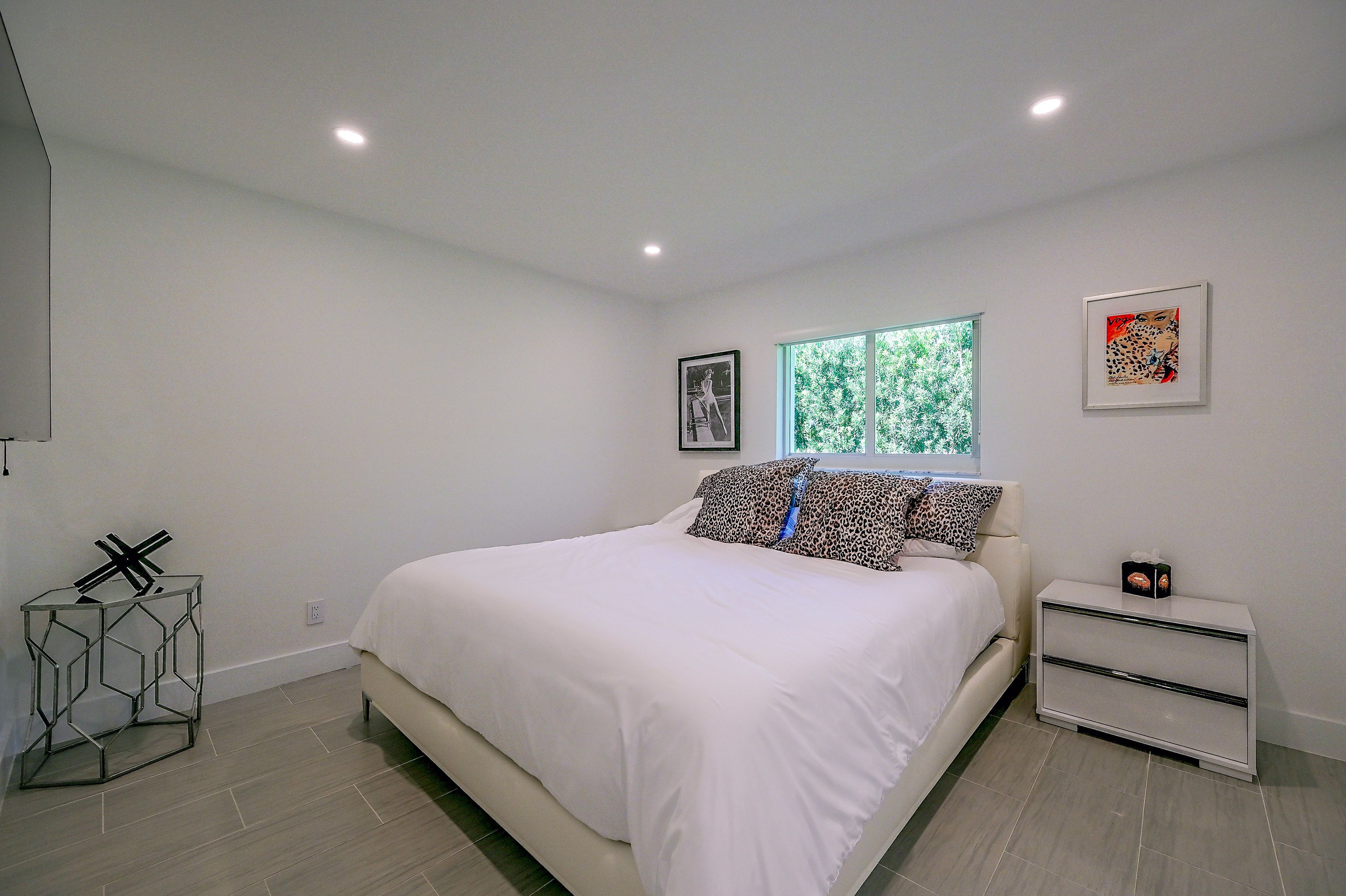 Bedroom | King Bed | En-Suite Bathroom