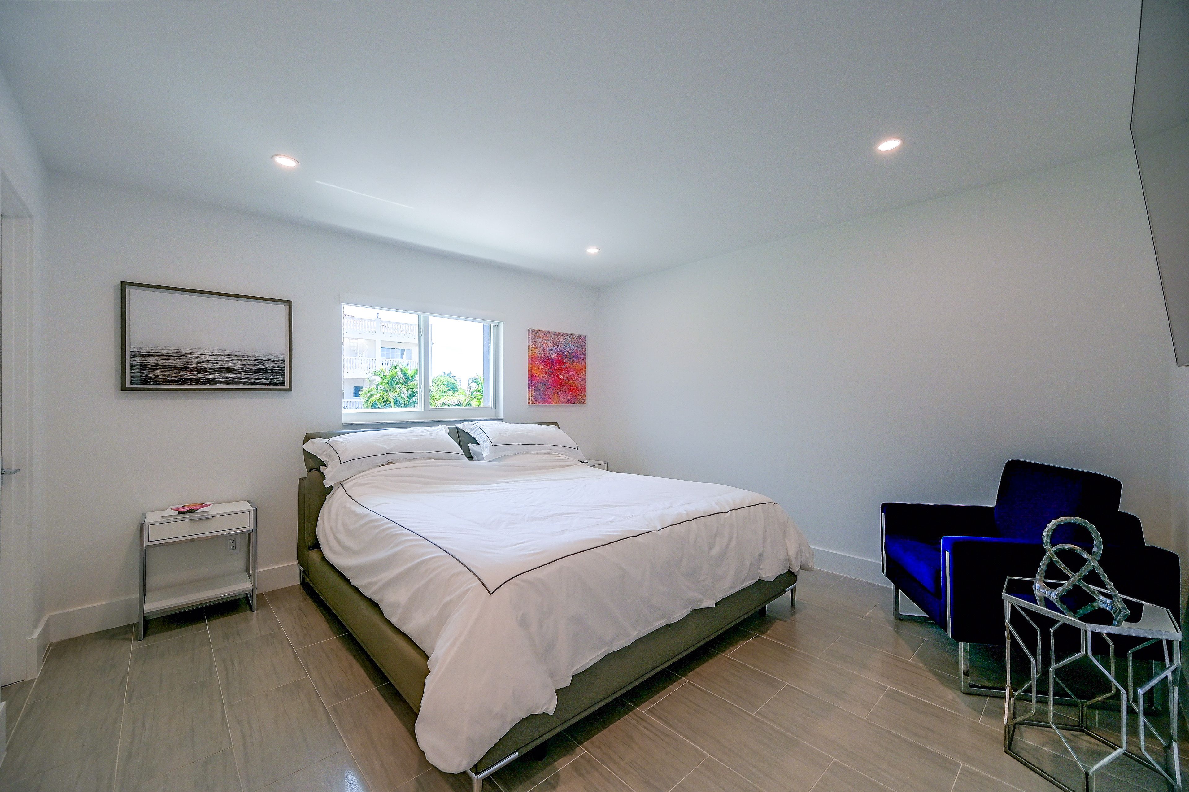 Bedroom | King Bed | En-Suite Bathroom