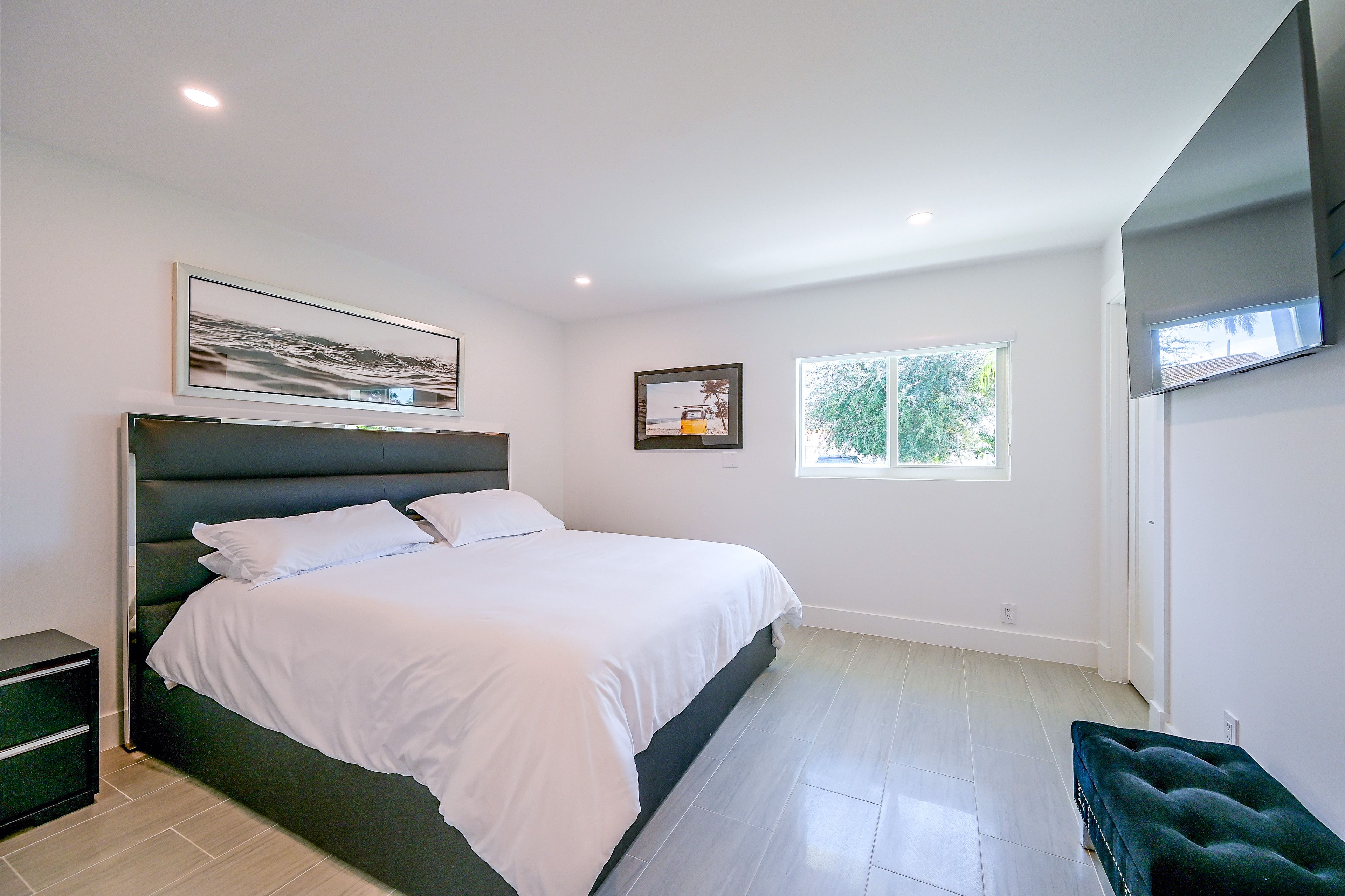 Bedroom | King Bed | En-Suite Bathroom