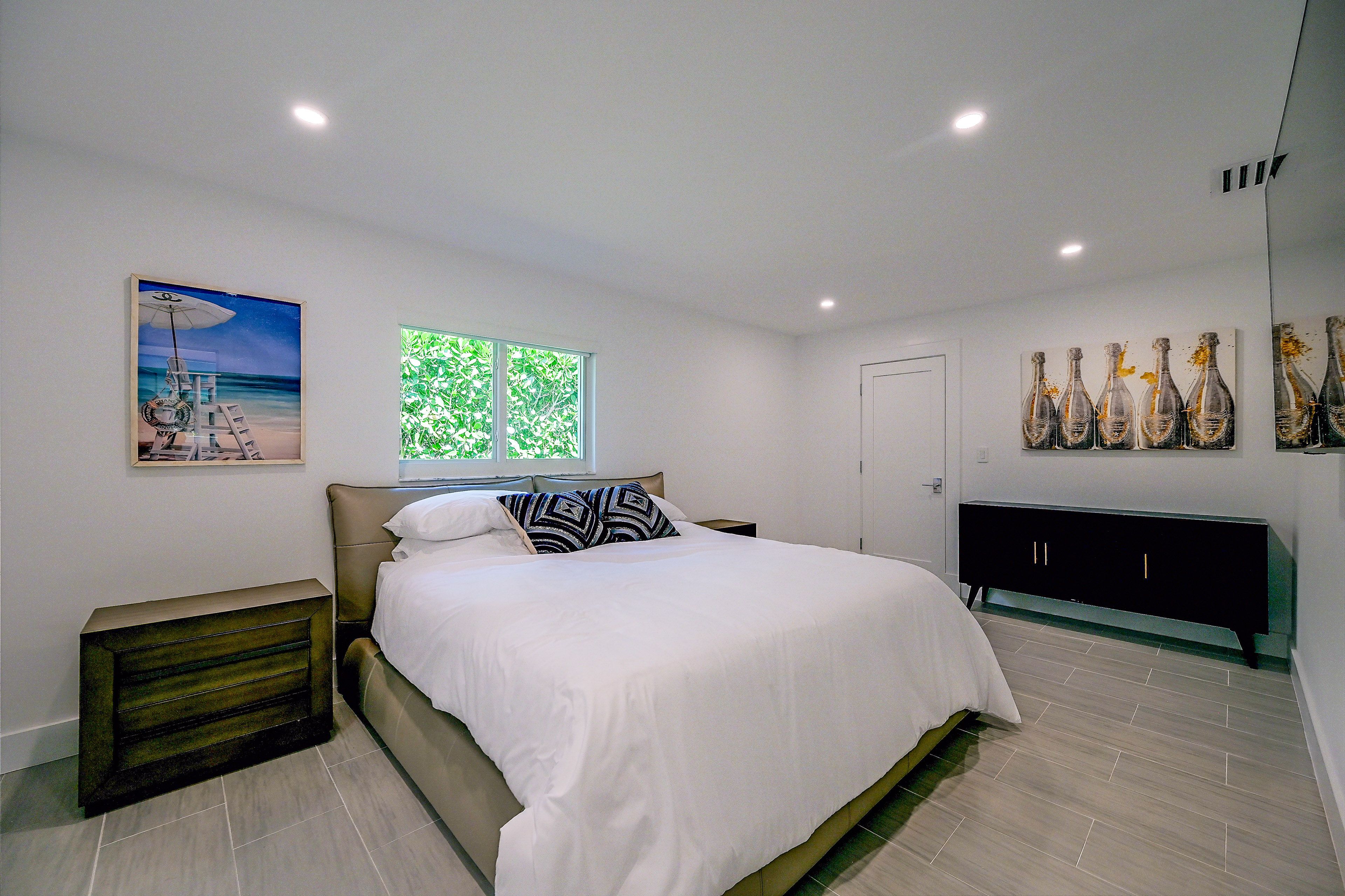 Bedroom | King Bed | En-Suite Bathroom