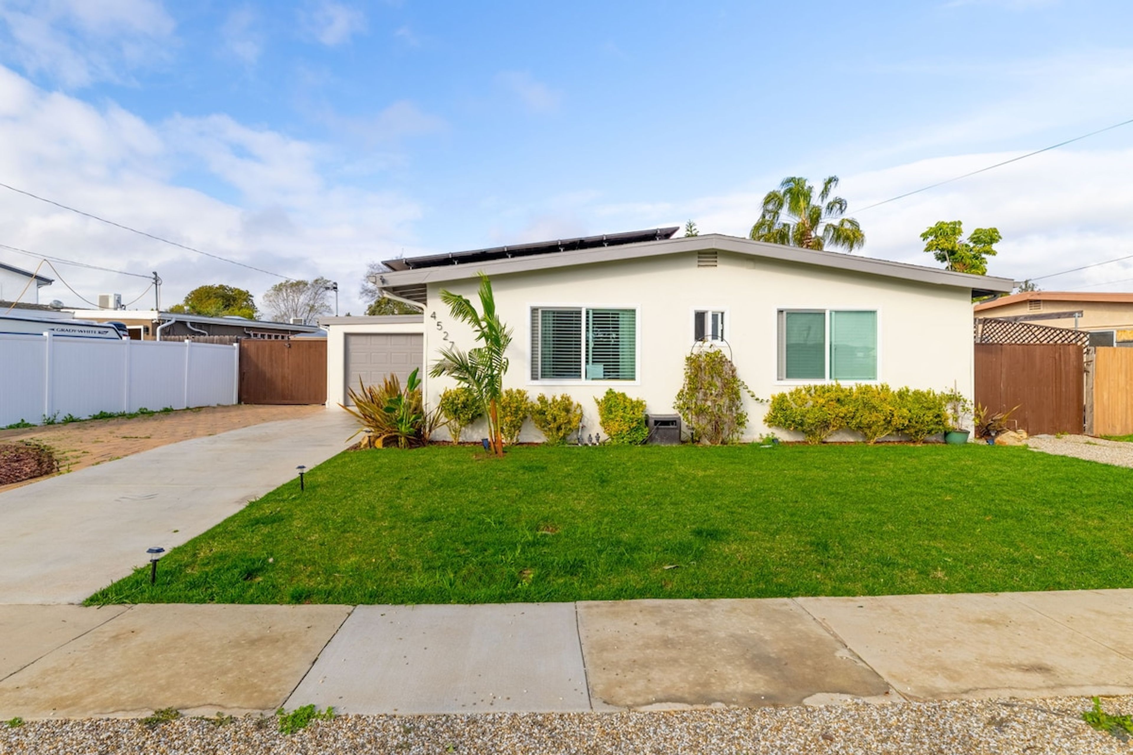Exterior | Driveway (2 Vehicles)