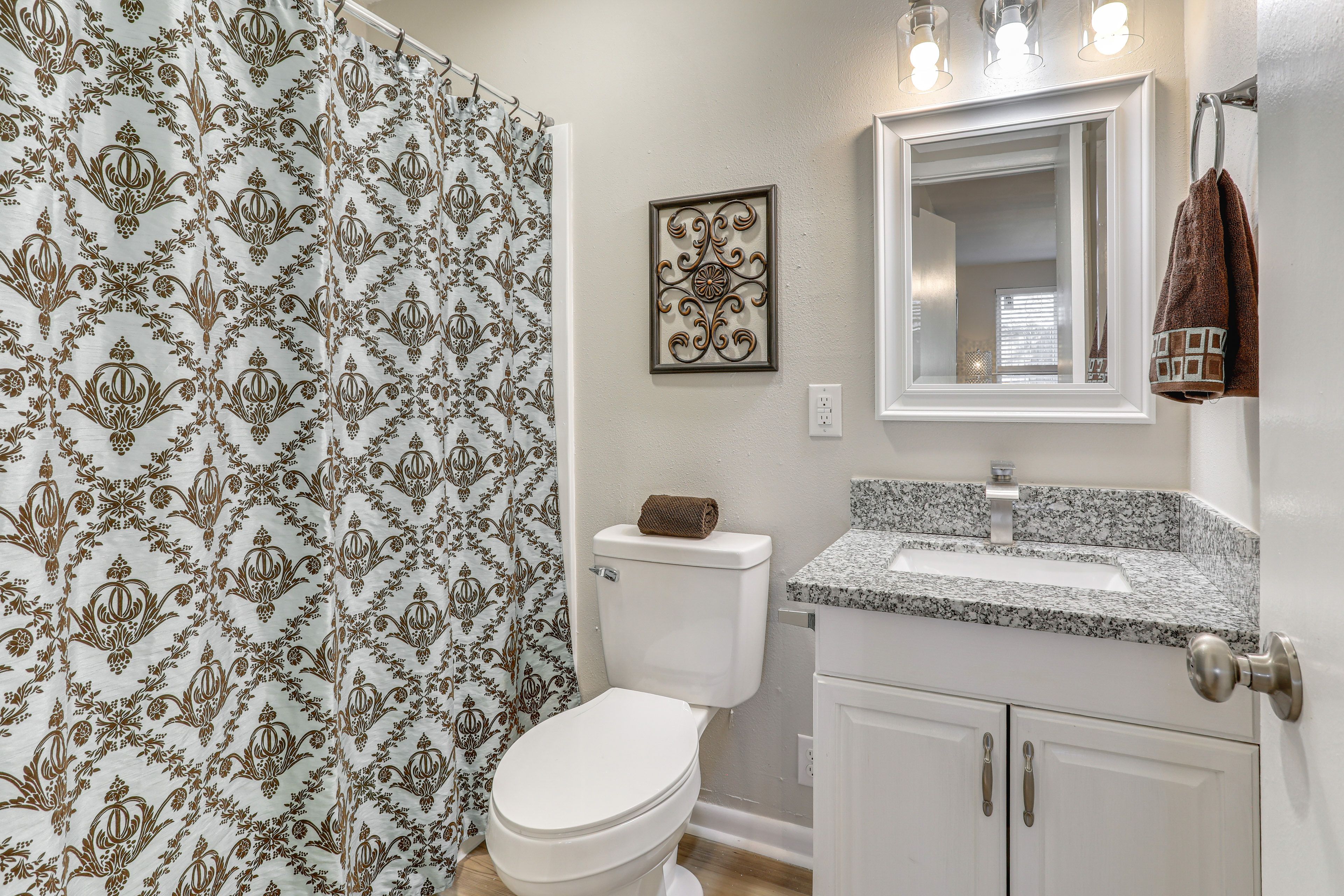 En-Suite Bathroom (Duplex 1) | Towels & Linens Provided