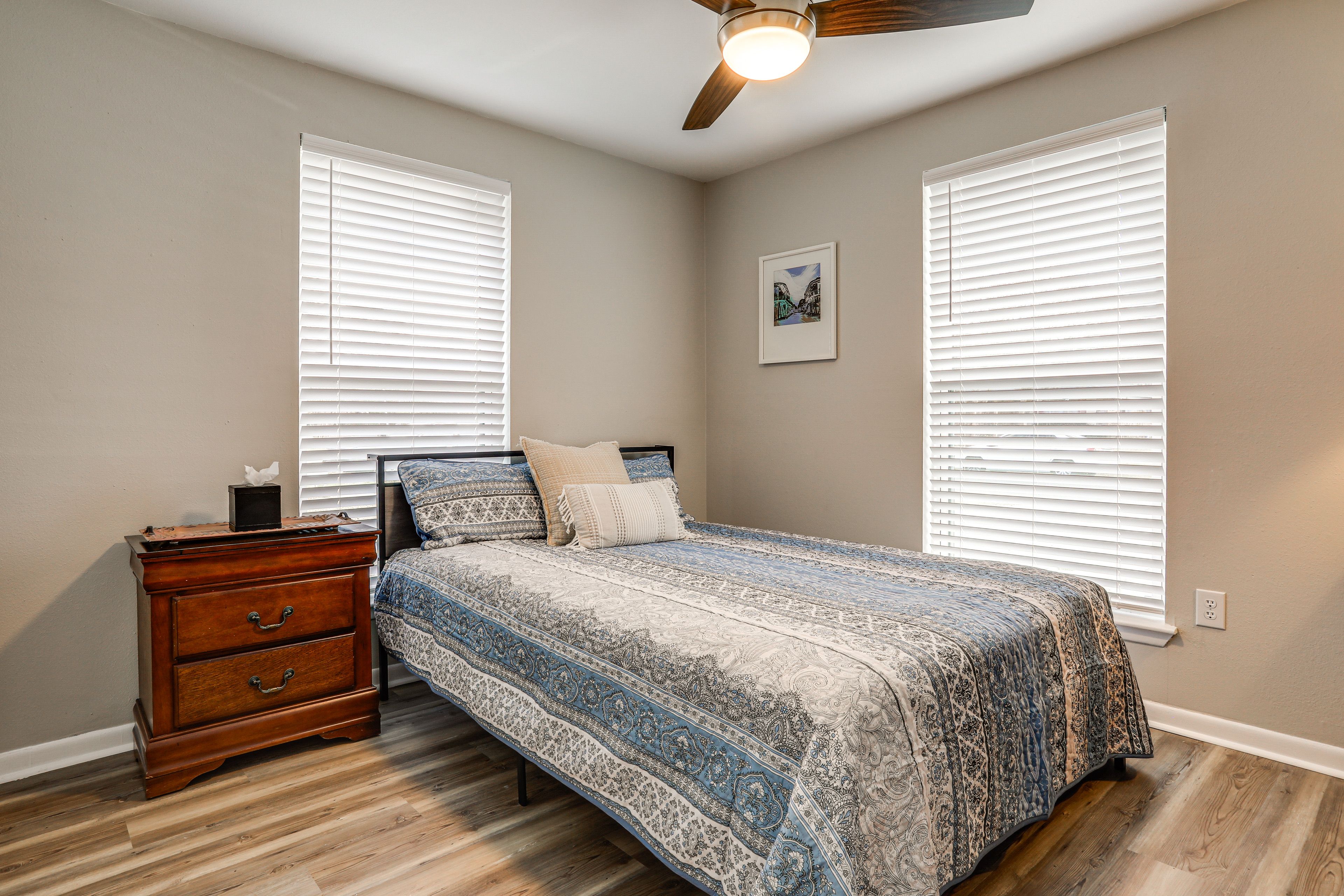 Bedroom 5 (Duplex 5) | Queen Bed