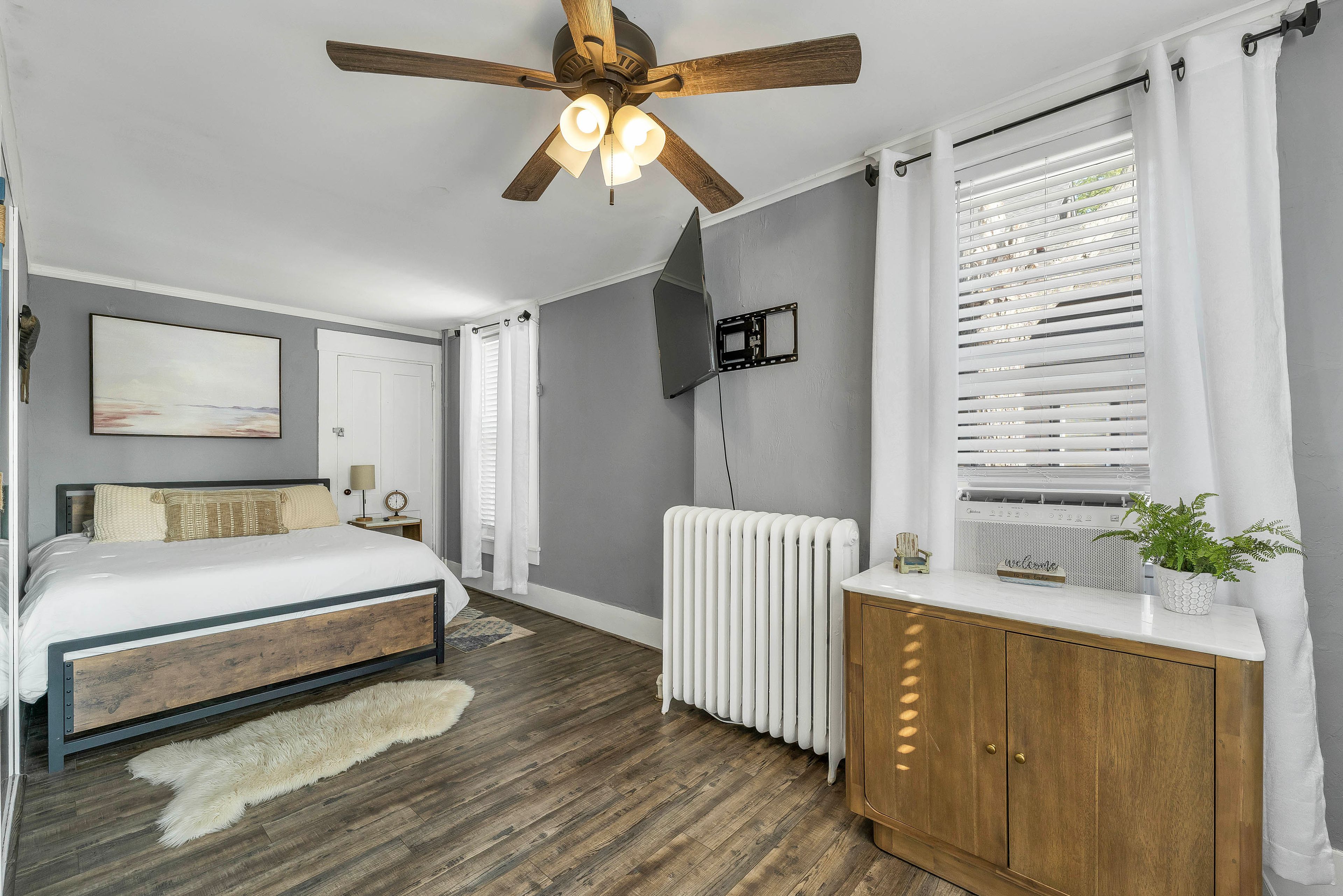 Bedroom | King Bed