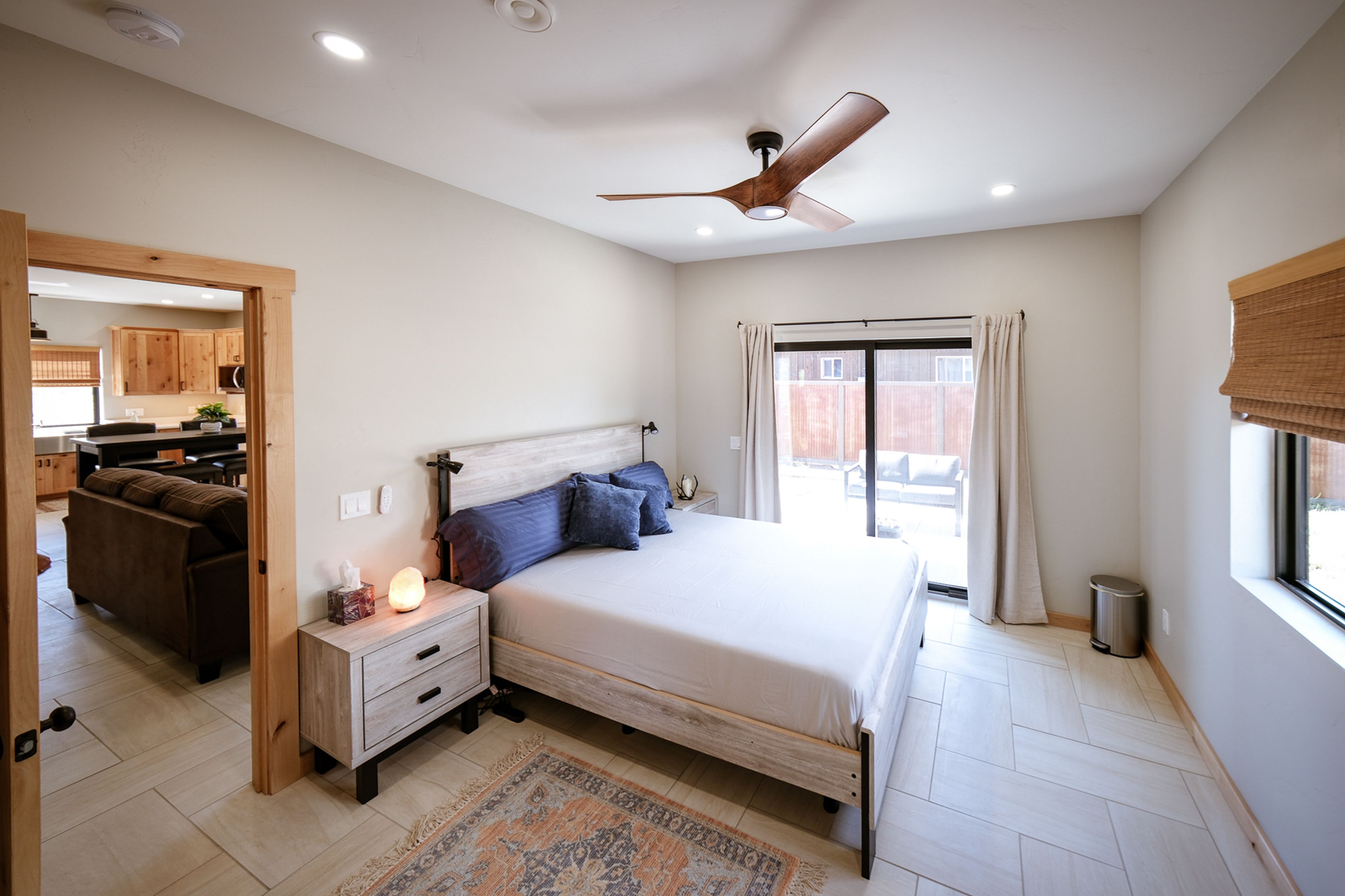 Bedroom 1 | Queen Bed