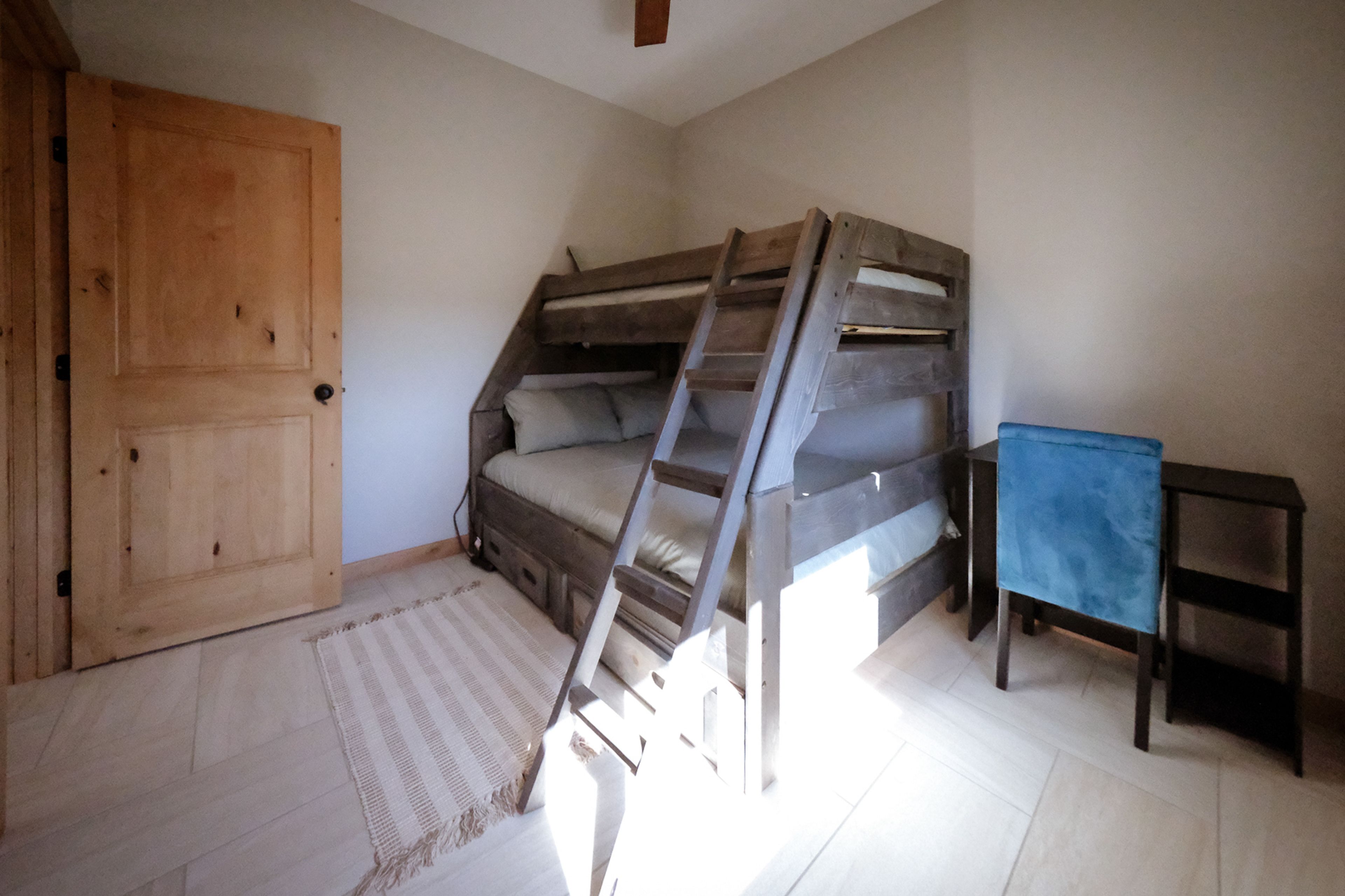 Bedroom 2 | Twin/Full Bunk Bed